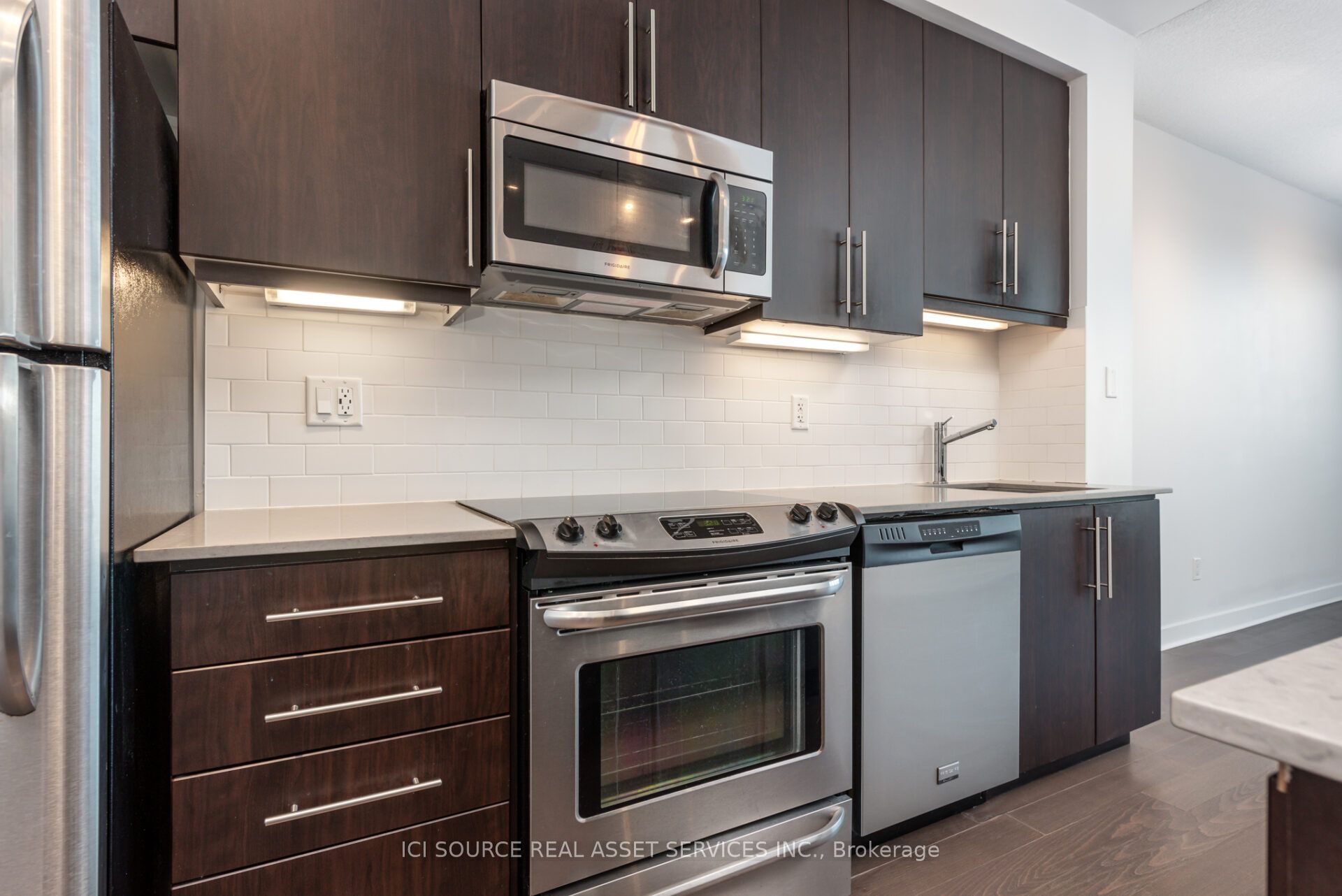 1169 Queen Street W 509, Toronto, ON M6J 1J4