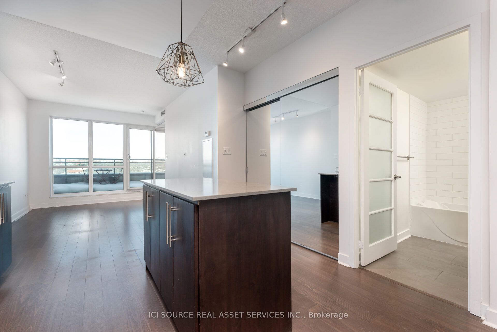 1169 Queen Street W 509, Toronto, ON M6J 1J4 photo 2