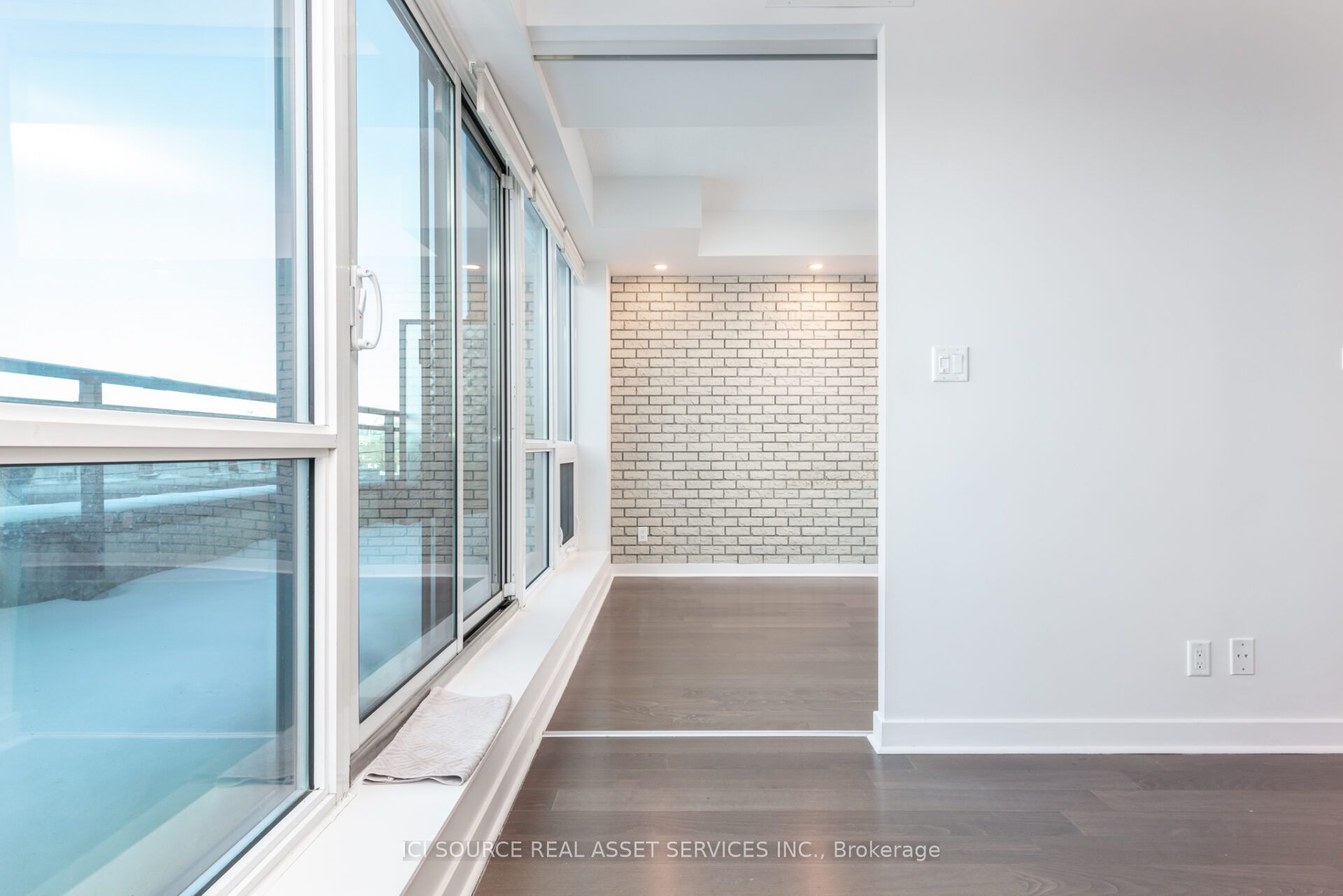 1169 Queen Street W 509, Toronto, ON M6J 1J4 photo 5