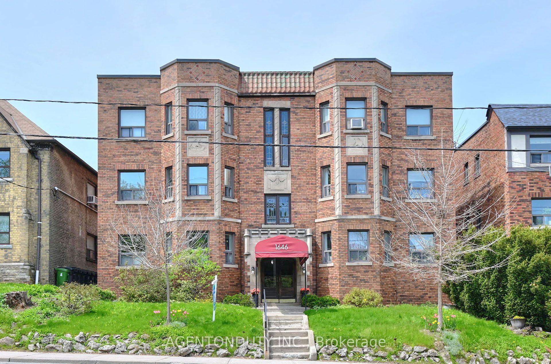 1646 Bathurst Street 17, Toronto, ON M5P 3J7