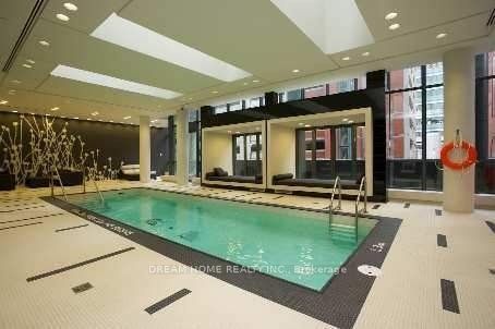 770 Bay Street 2405, Toronto, ON M5G 1N6