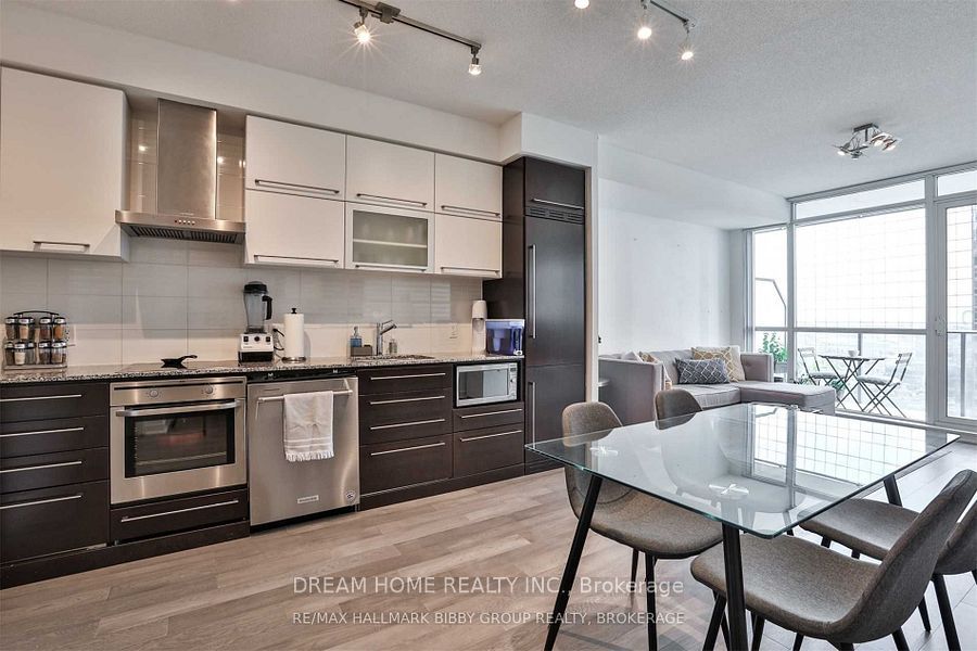 770 Bay Street 2405, Toronto, ON M5G 1N6 photo 4