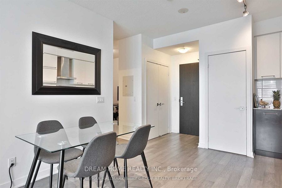 770 Bay Street 2405, Toronto, ON M5G 1N6 photo 5