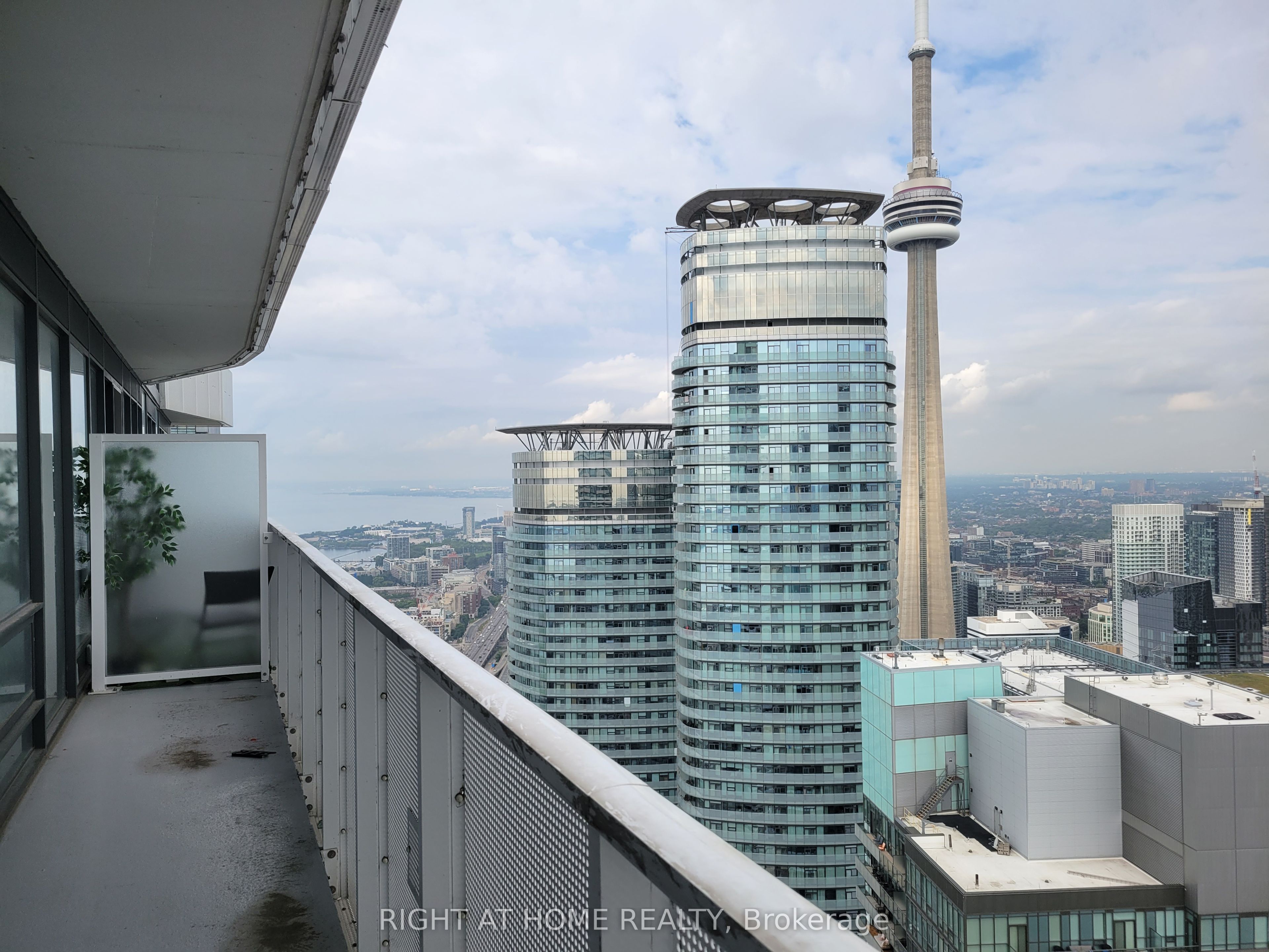 100 Harbour Street 6504, Toronto, ON M5J 0B5