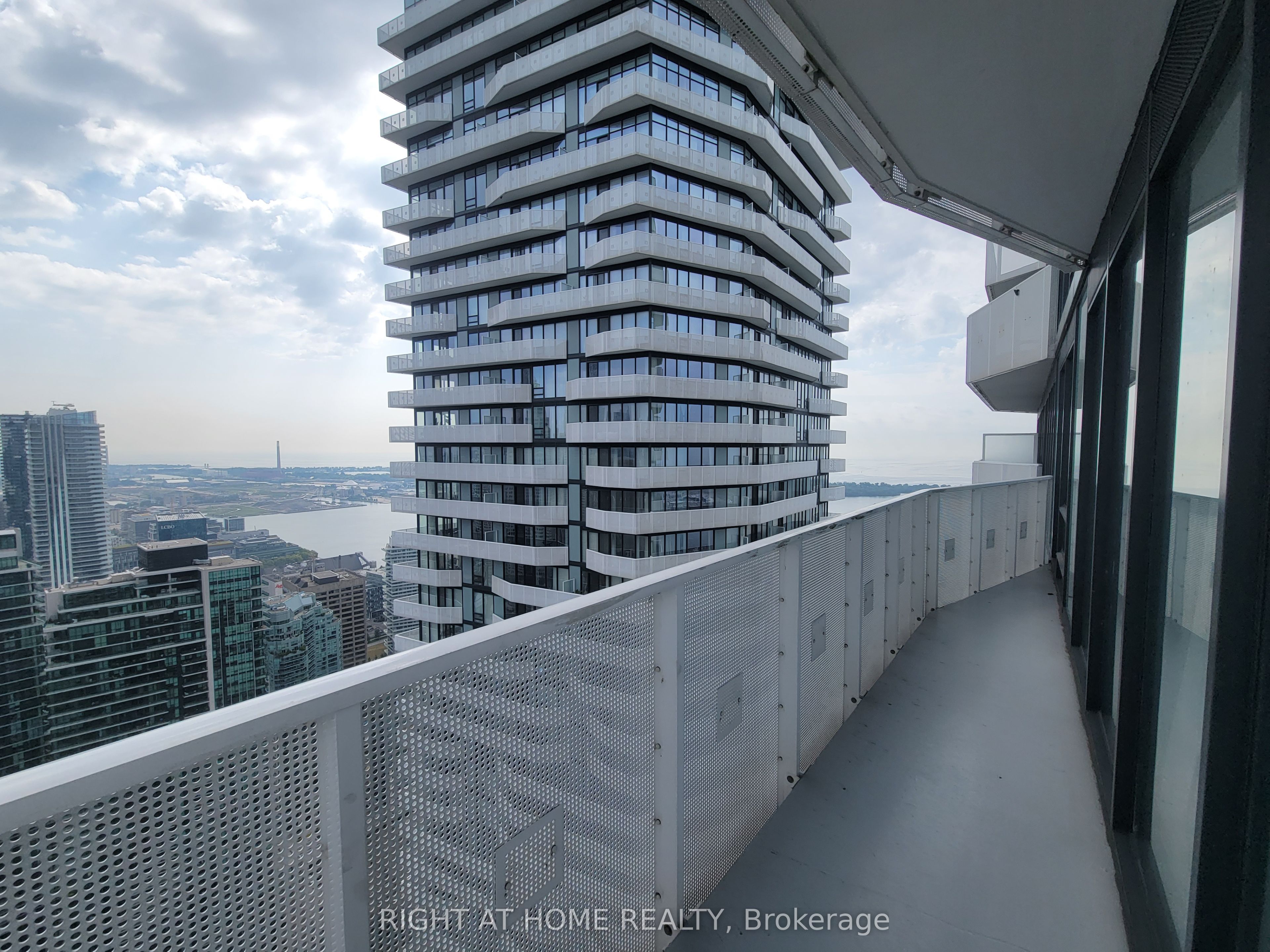 100 Harbour Street 6504, Toronto, ON M5J 0B5 photo 5