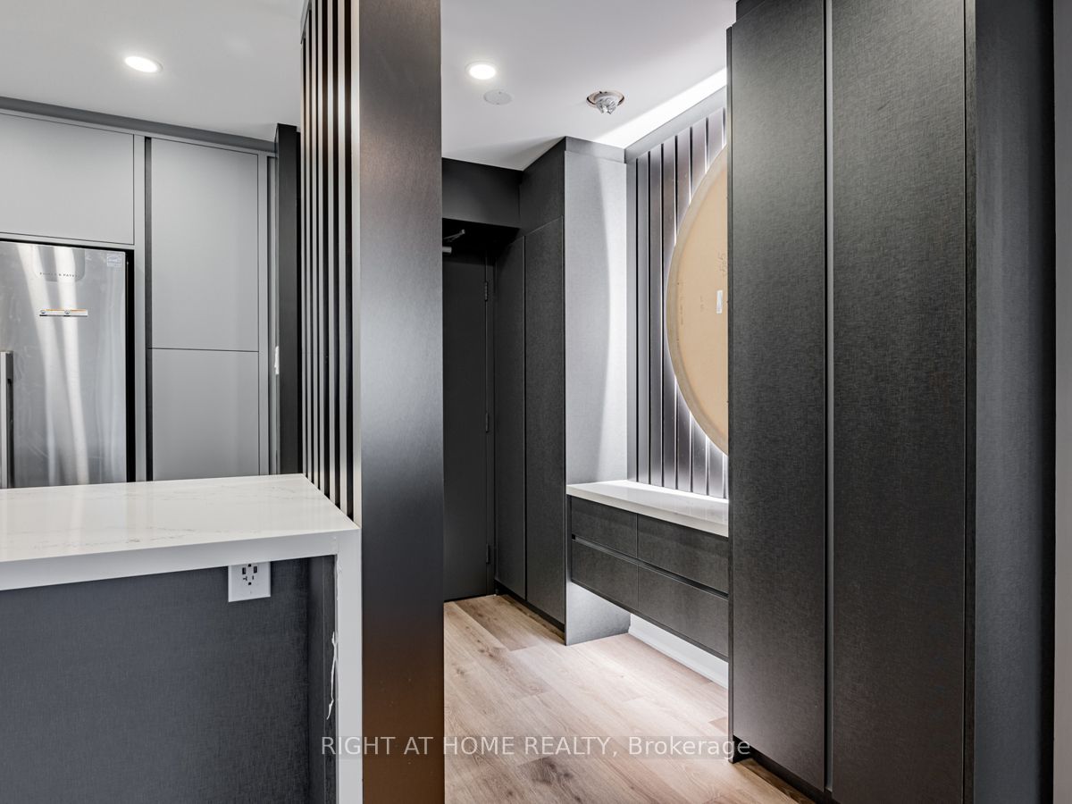 45 Carlton Street 1704, Toronto, ON M5B 2H9 photo 3