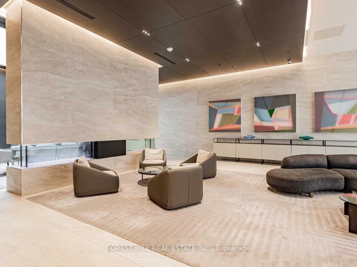 2221 Yonge Street 5702, Toronto, ON M4S 2B4 photo 3