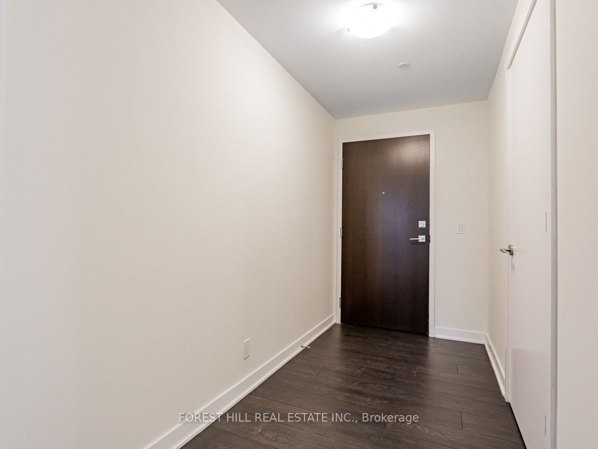 2221 Yonge Street 5702, Toronto, ON M4S 2B4 photo 4