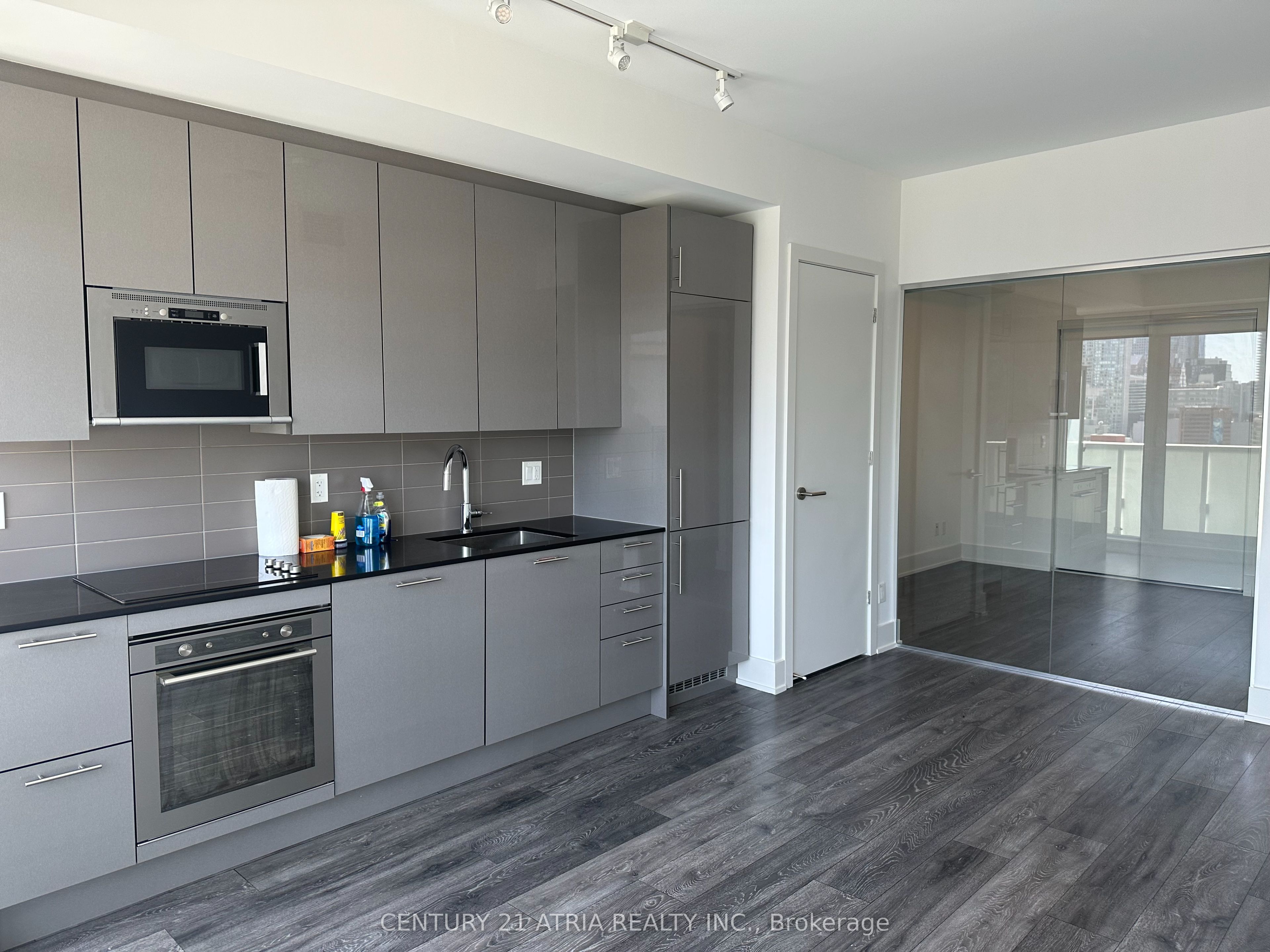 403 Church Street 1213, Toronto, ON M4Y 0C9 photo 3