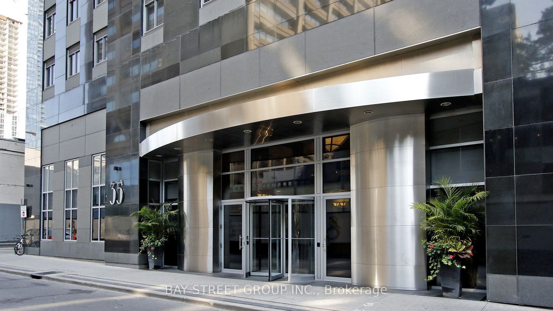 35 Balmuto Street 1405(2nd BR), Toronto, ON M4Y 0A3 photo 3