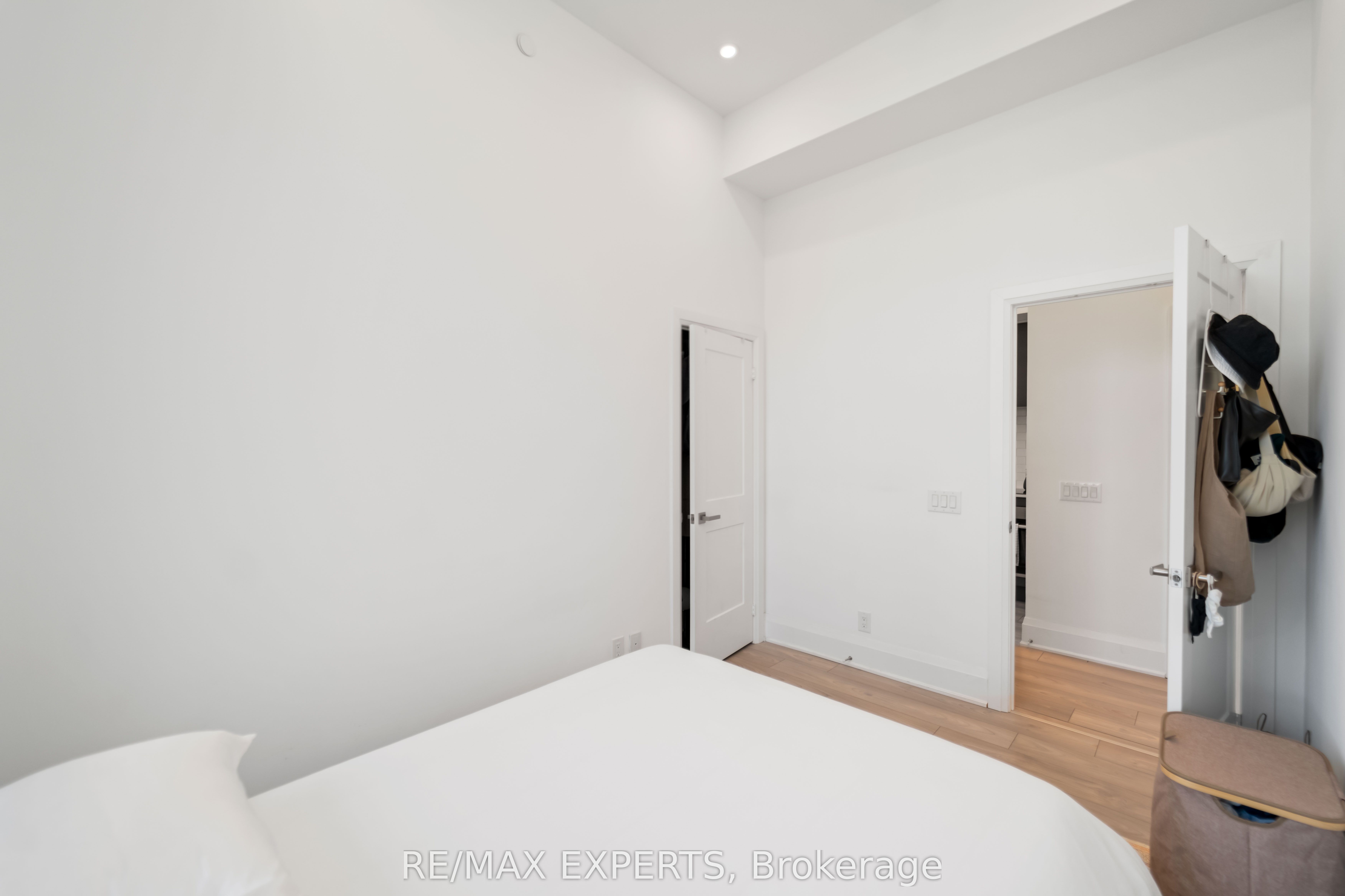 120 Parliament Street 902, Toronto, ON M5A 2Y8 photo 3