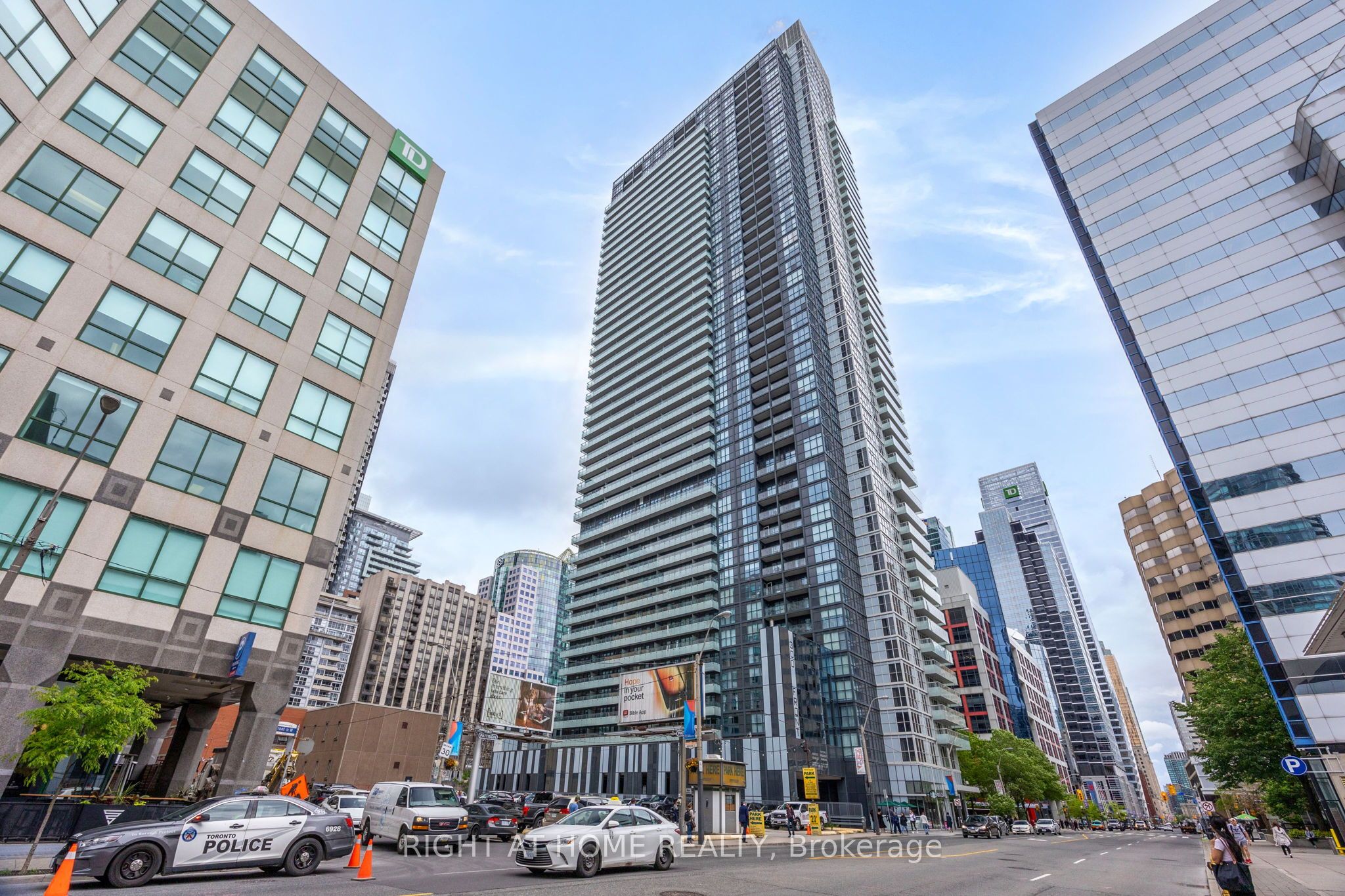 300 front Street W 3903, Toronto, ON M5V 0E9