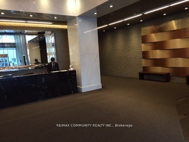 210 Simcoe Street 1514, Toronto, ON M5T 0A9 photo 2