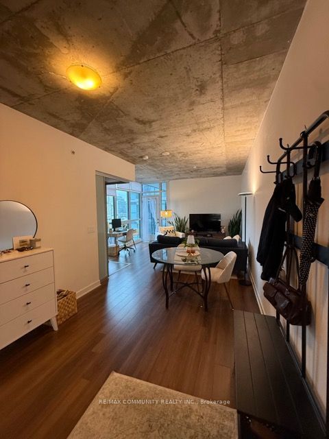 210 Simcoe Street 1514, Toronto, ON M5T 0A9 photo 3