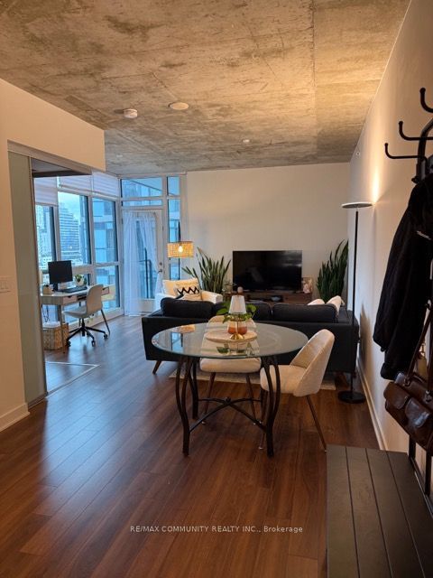 210 Simcoe Street 1514, Toronto, ON M5T 0A9 photo 4