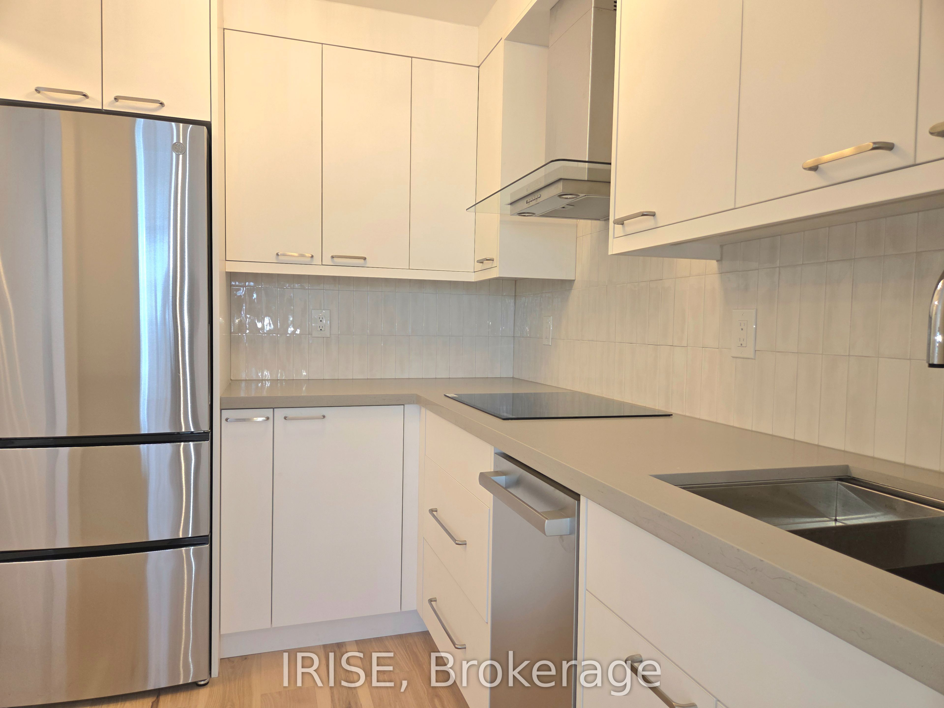 89 McCaul Street 426, Toronto, ON M5T 2X3