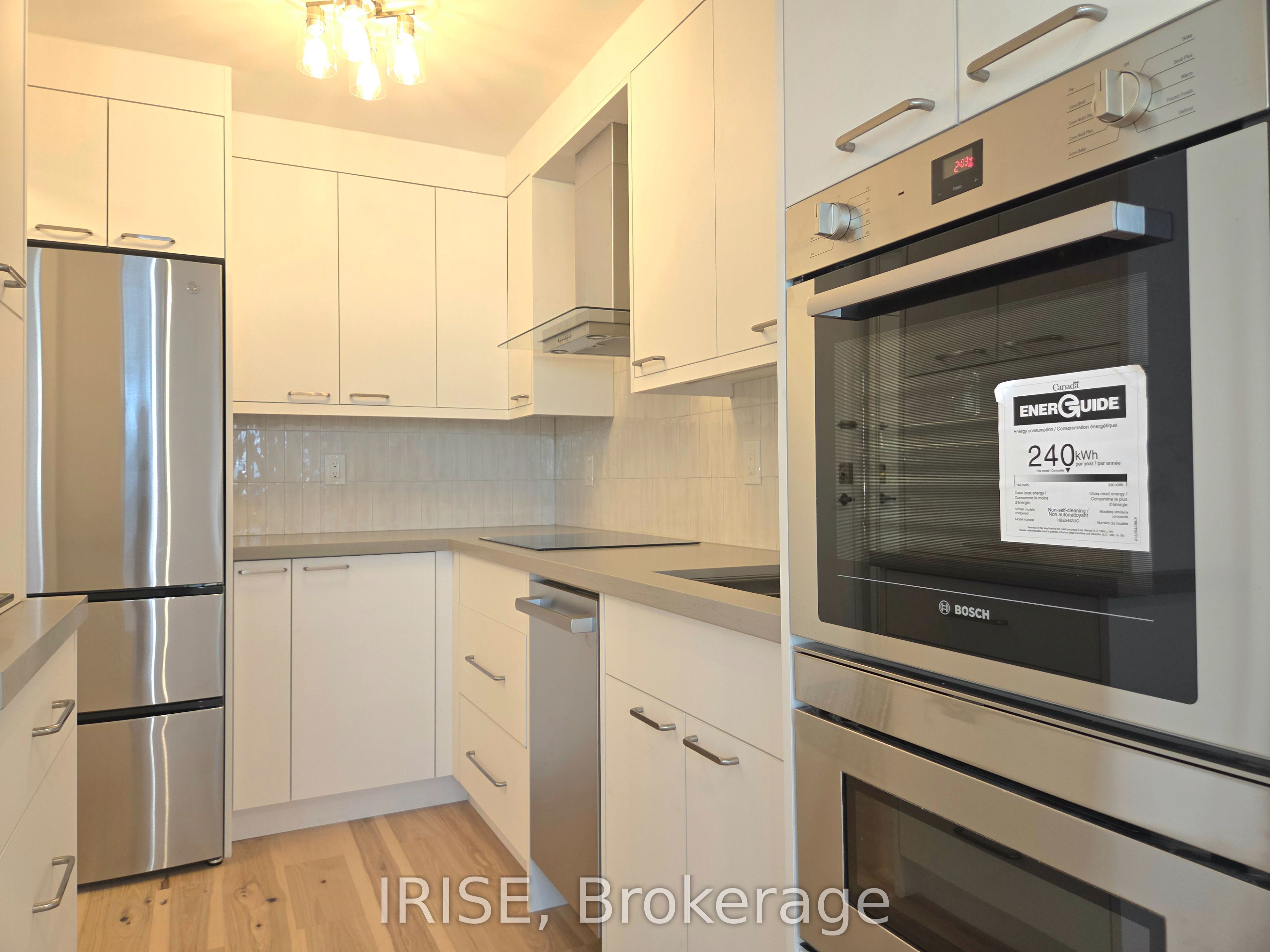 89 McCaul Street 426, Toronto, ON M5T 2X3 photo 4