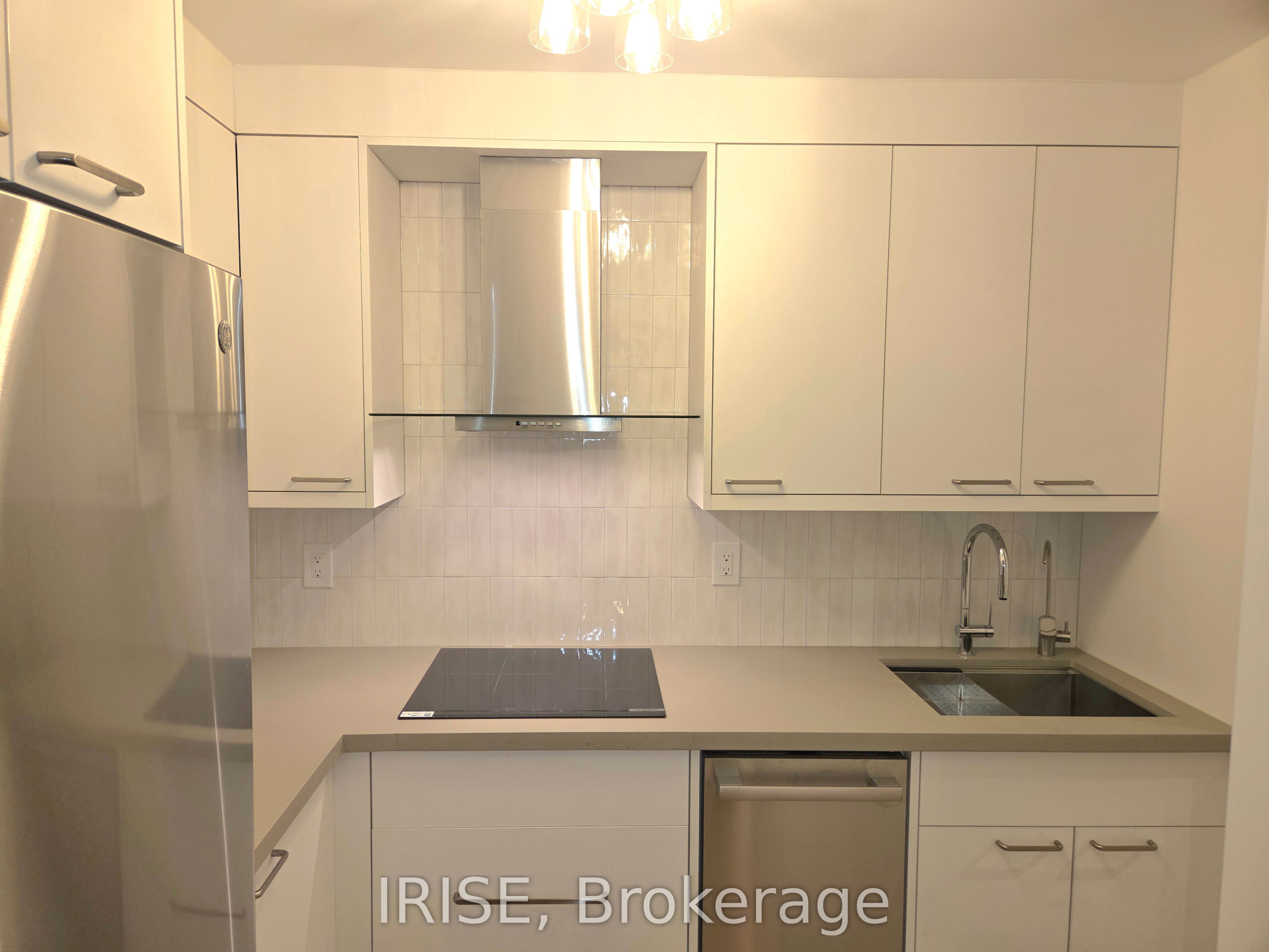 89 McCaul Street 426, Toronto, ON M5T 2X3 photo 5