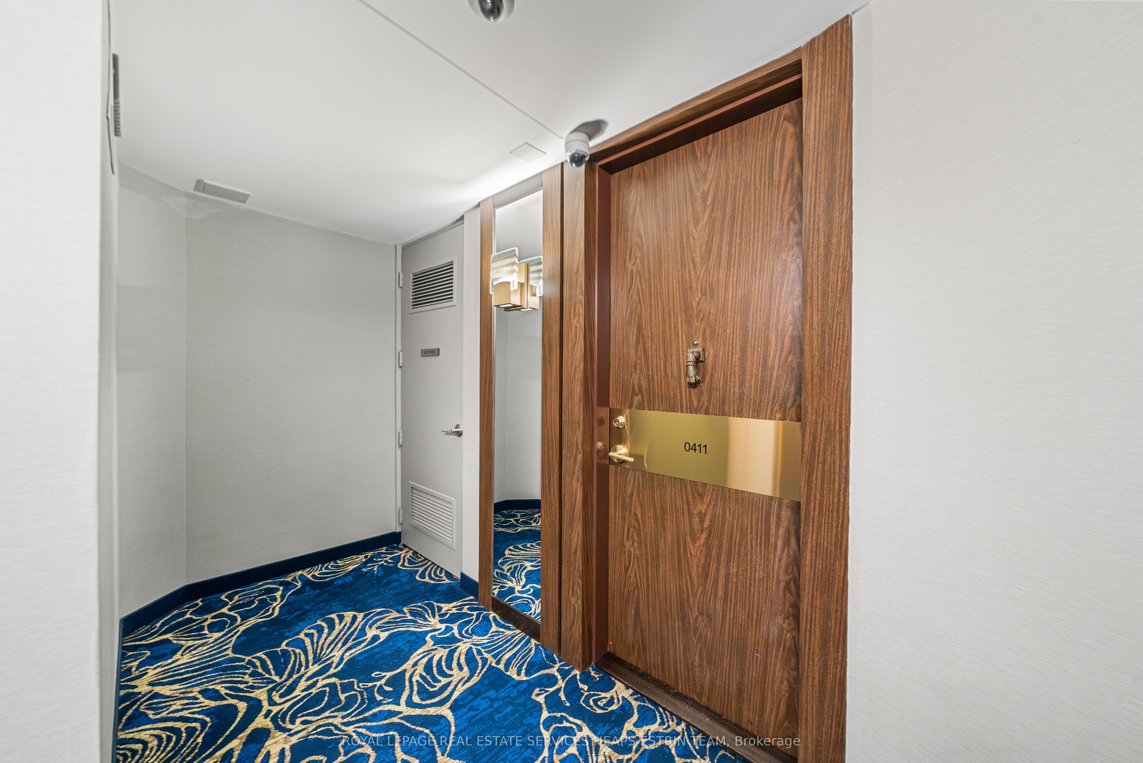 33 Harbour Square #411, Toronto, ON M5J 2G2 photo 3