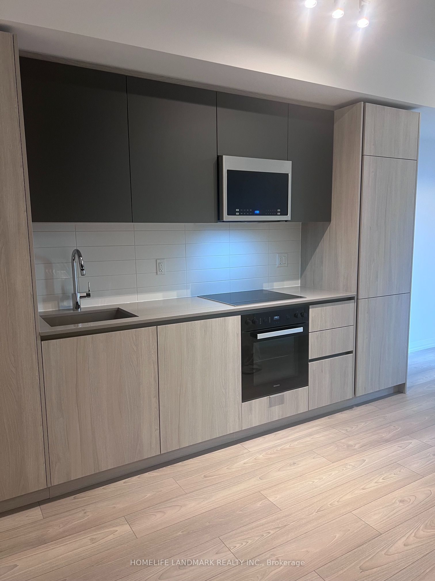 400 King Street W 1512, Toronto, ON M5V 0X8