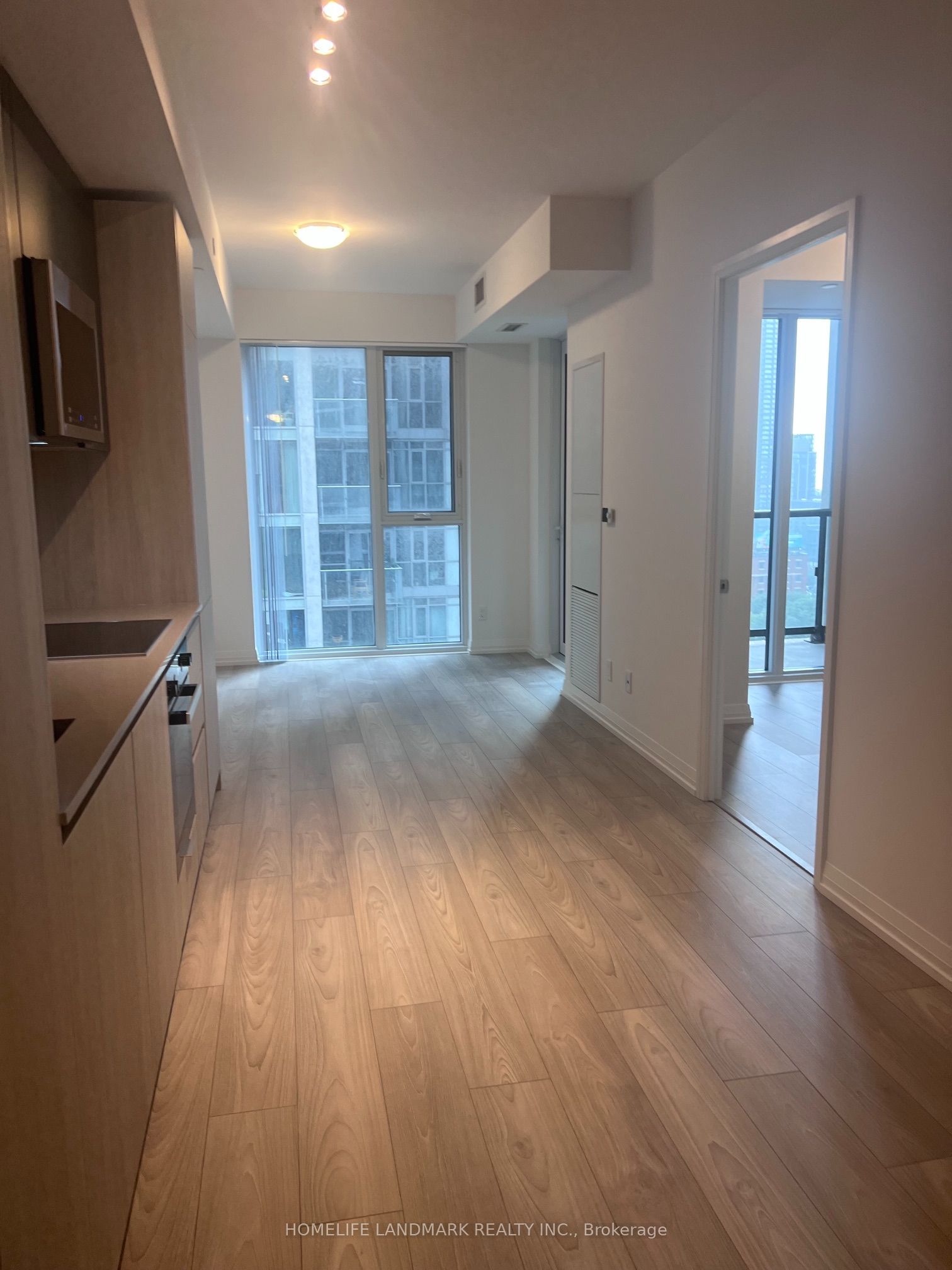 400 King Street W 1512, Toronto, ON M5V 0X8 photo 2
