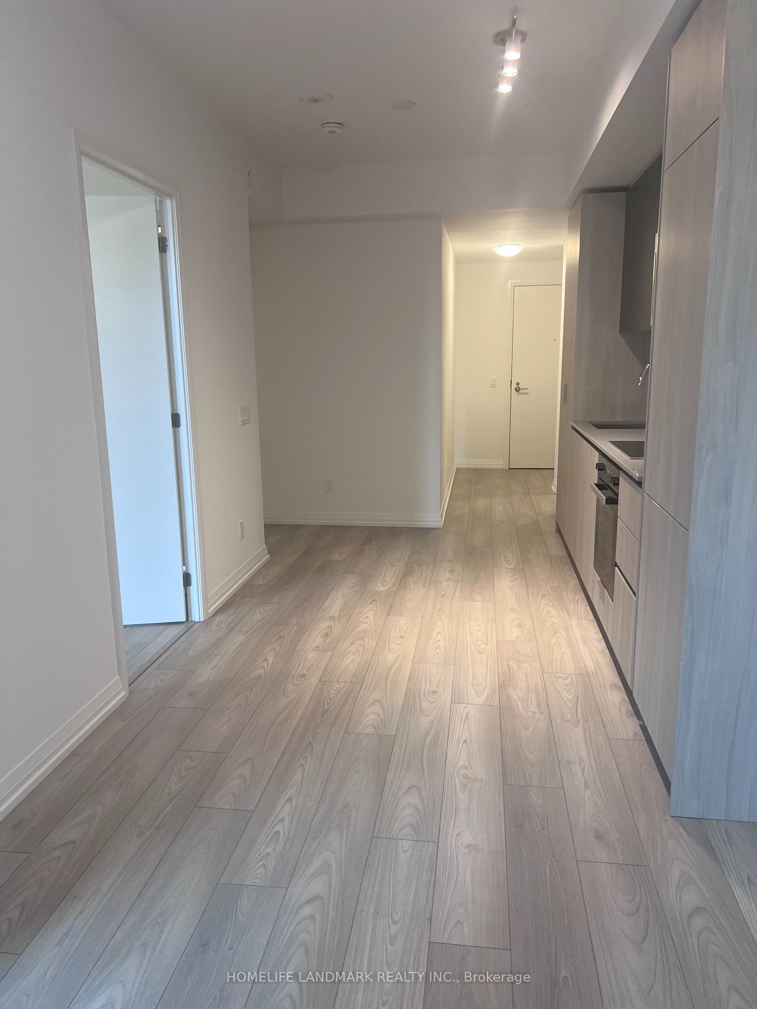 400 King Street W 1512, Toronto, ON M5V 0X8 photo 3