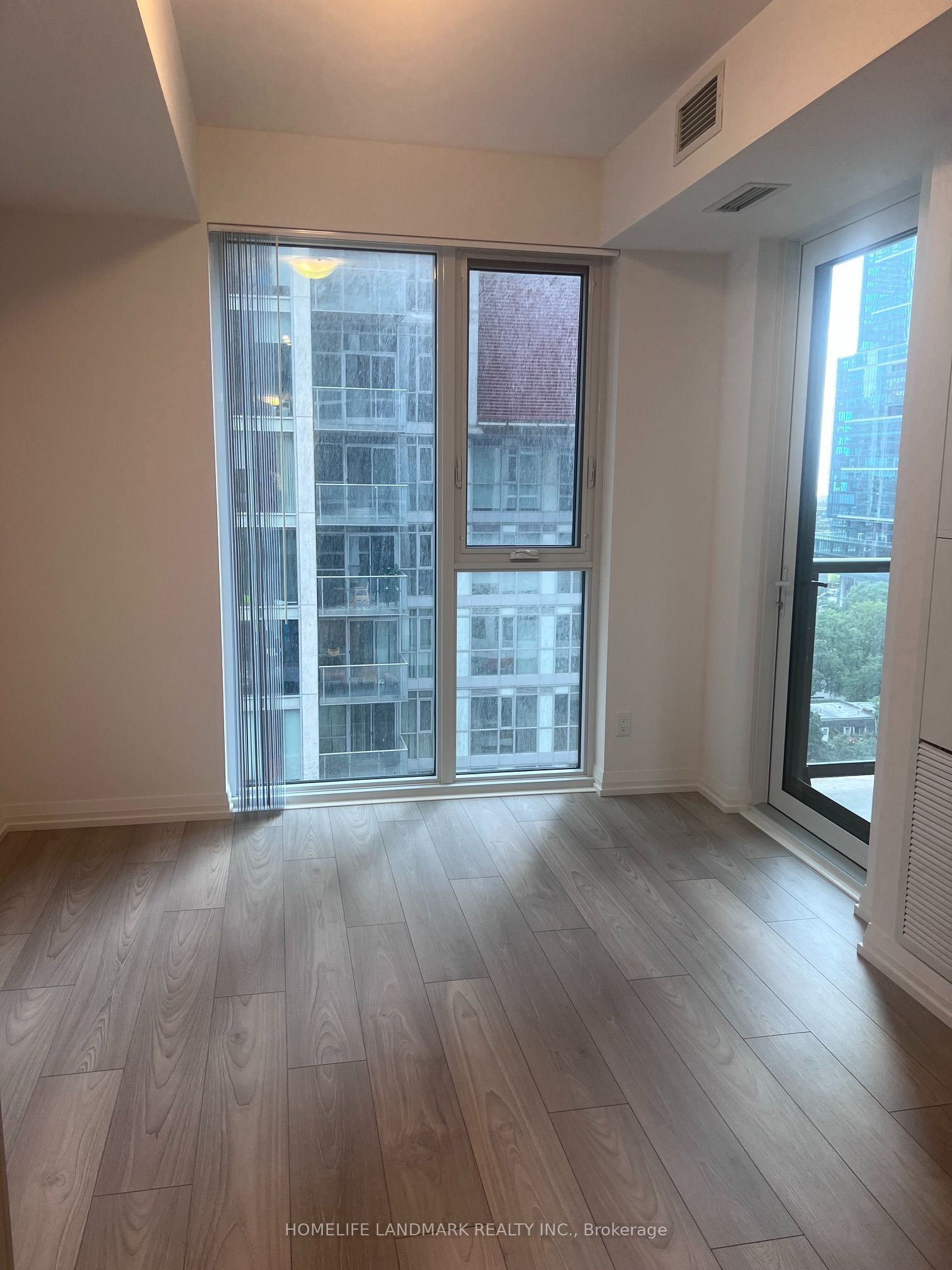 400 King Street W 1512, Toronto, ON M5V 0X8 photo 4