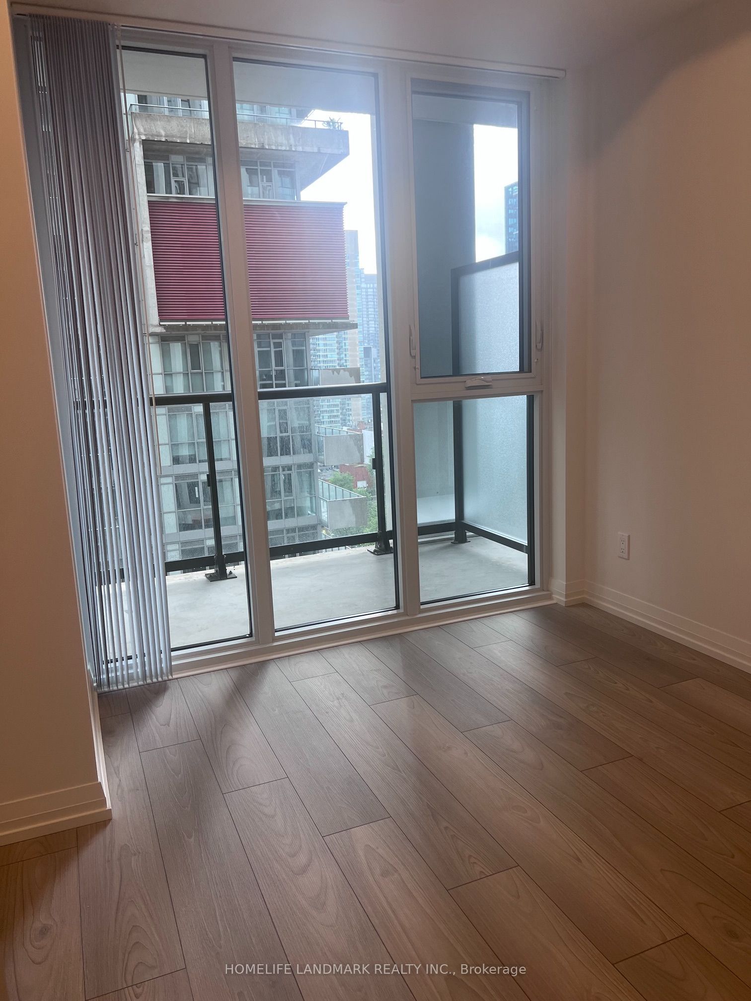 400 King Street W 1512, Toronto, ON M5V 0X8 photo 5