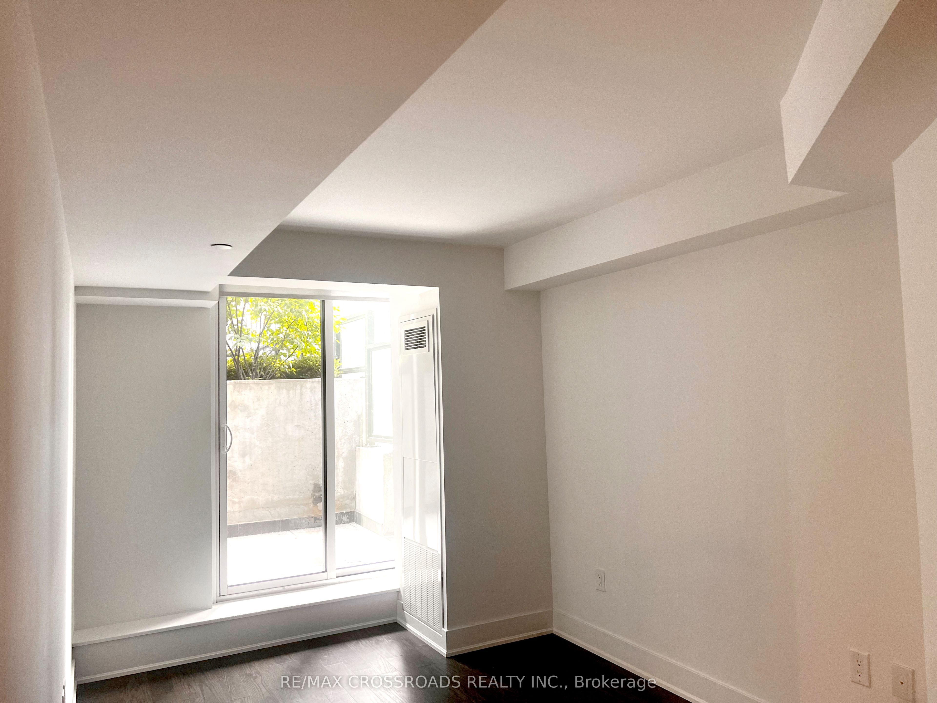 955 Bay Street 914, Toronto, ON M5S 0C6 photo 2