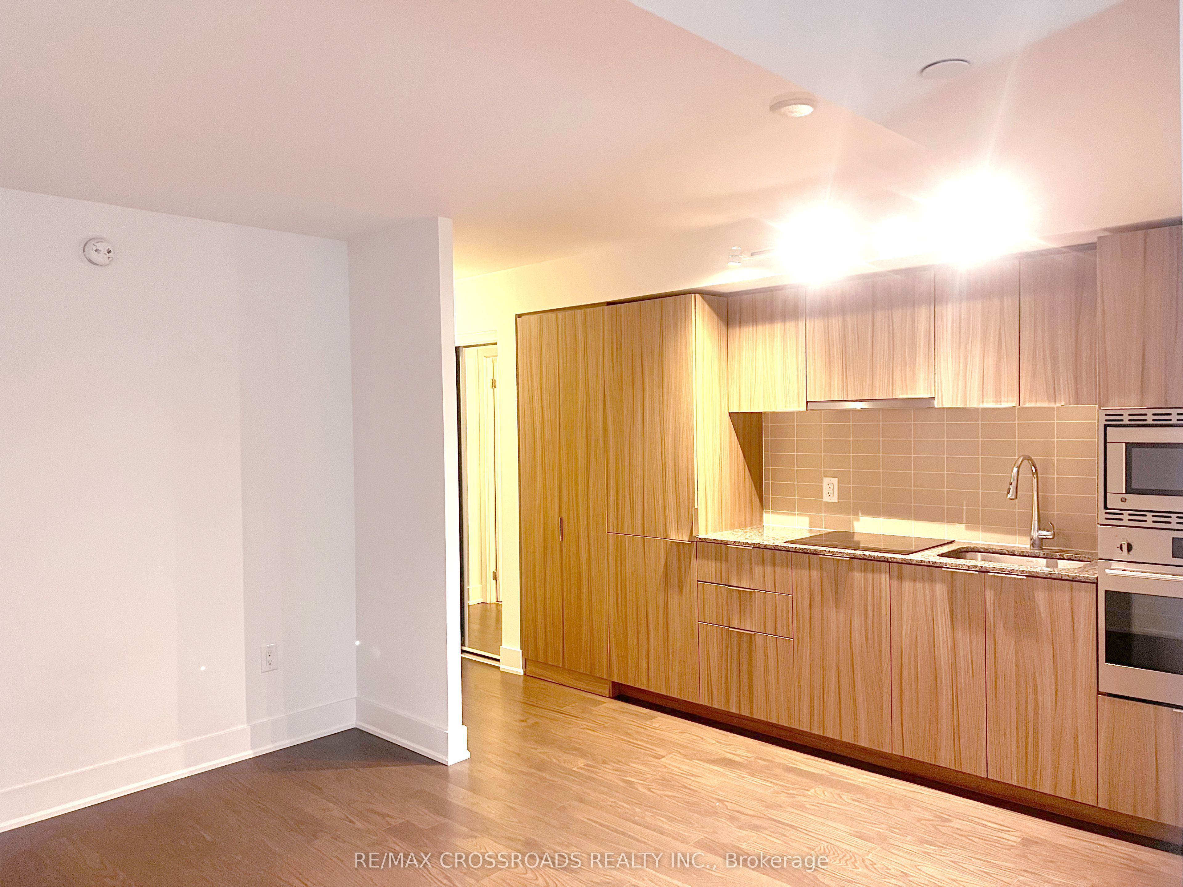 955 Bay Street 914, Toronto, ON M5S 0C6 photo 5
