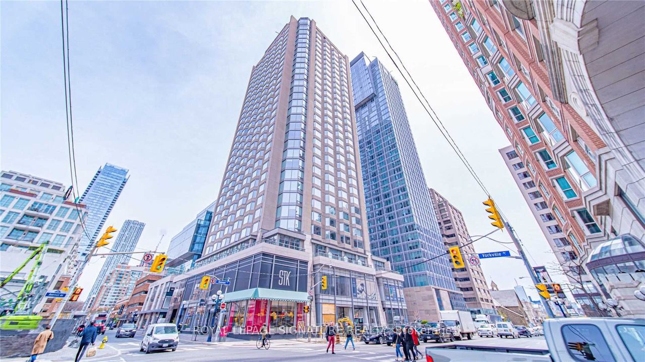 155 Yorkville Avenue 1113, Toronto, ON M5R 0B4