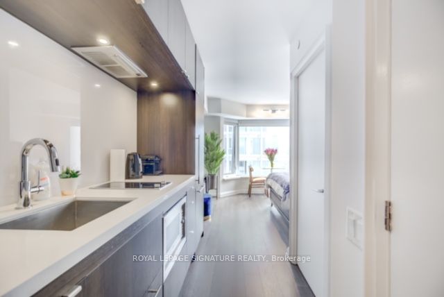 155 Yorkville Avenue 1113, Toronto, ON M5R 0B4 photo 4