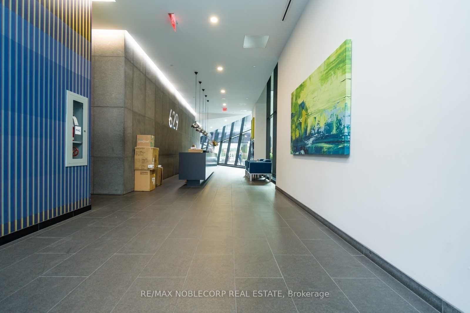 629 King Street W 818, Toronto, ON M5V 1M5 photo 3