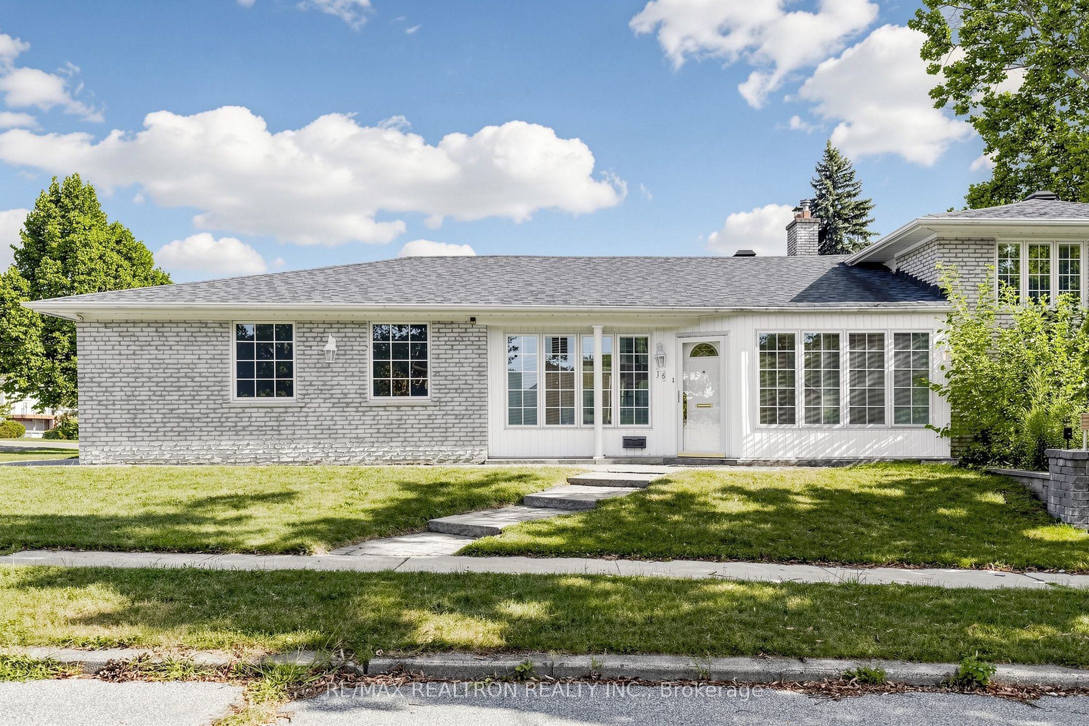 18 Olsen Drive, Toronto, ON M3A 3J2