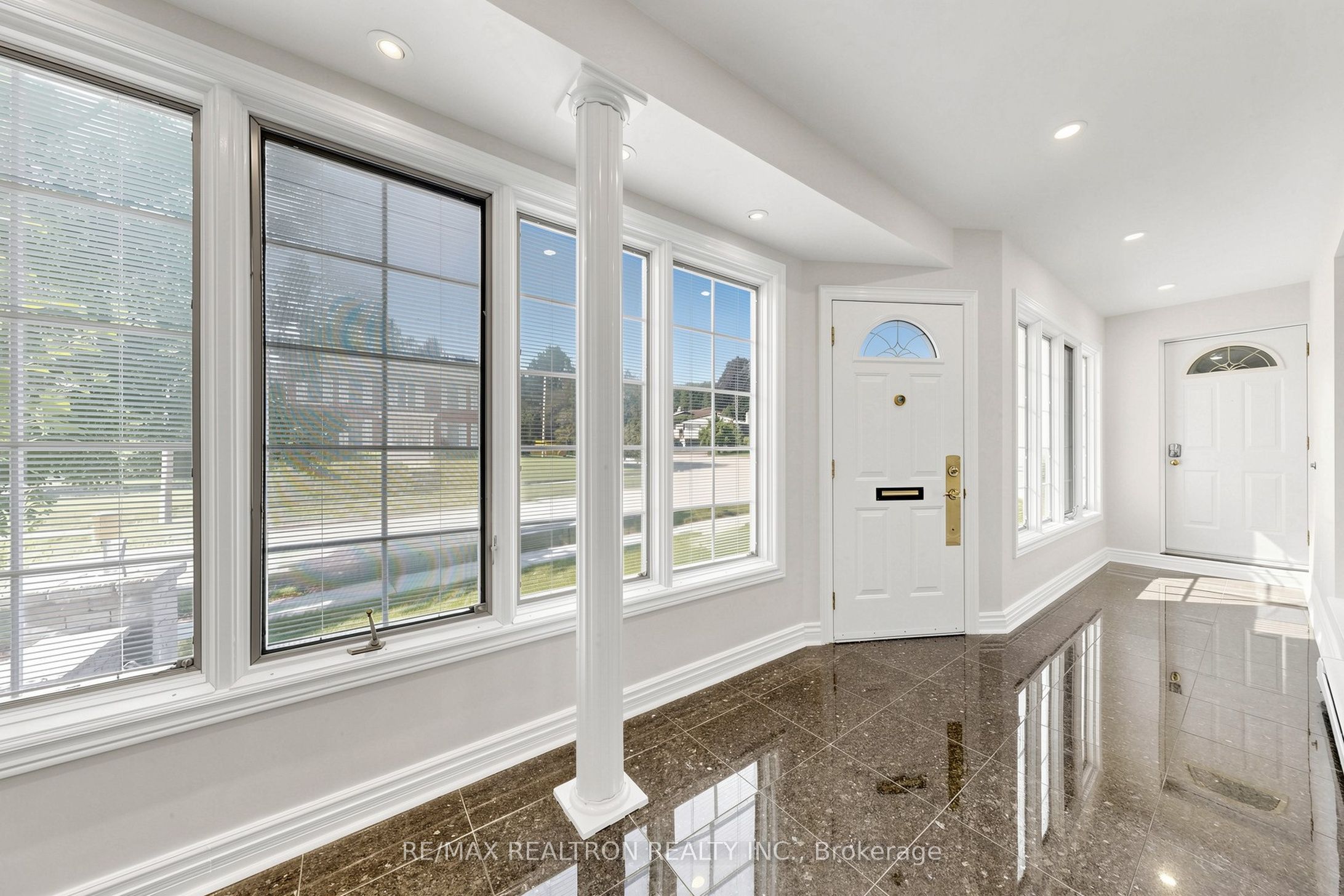 18 Olsen Drive, Toronto, ON M3A 3J2 photo 4