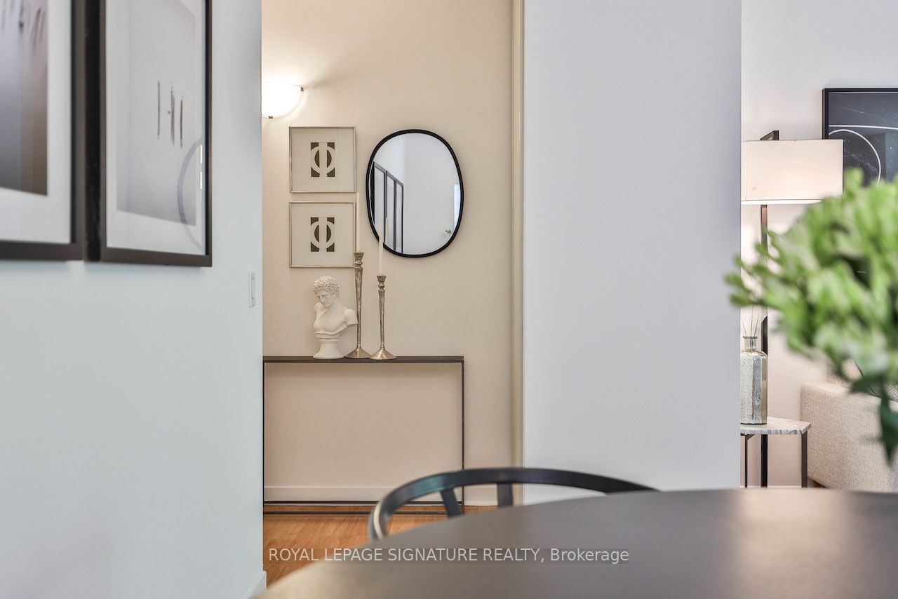 284 Bloor Street W 206, Toronto, ON M5B 2L4 photo 3