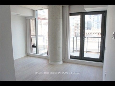 560 King Street W 409, Toronto, ON M5V 0L6 photo 2