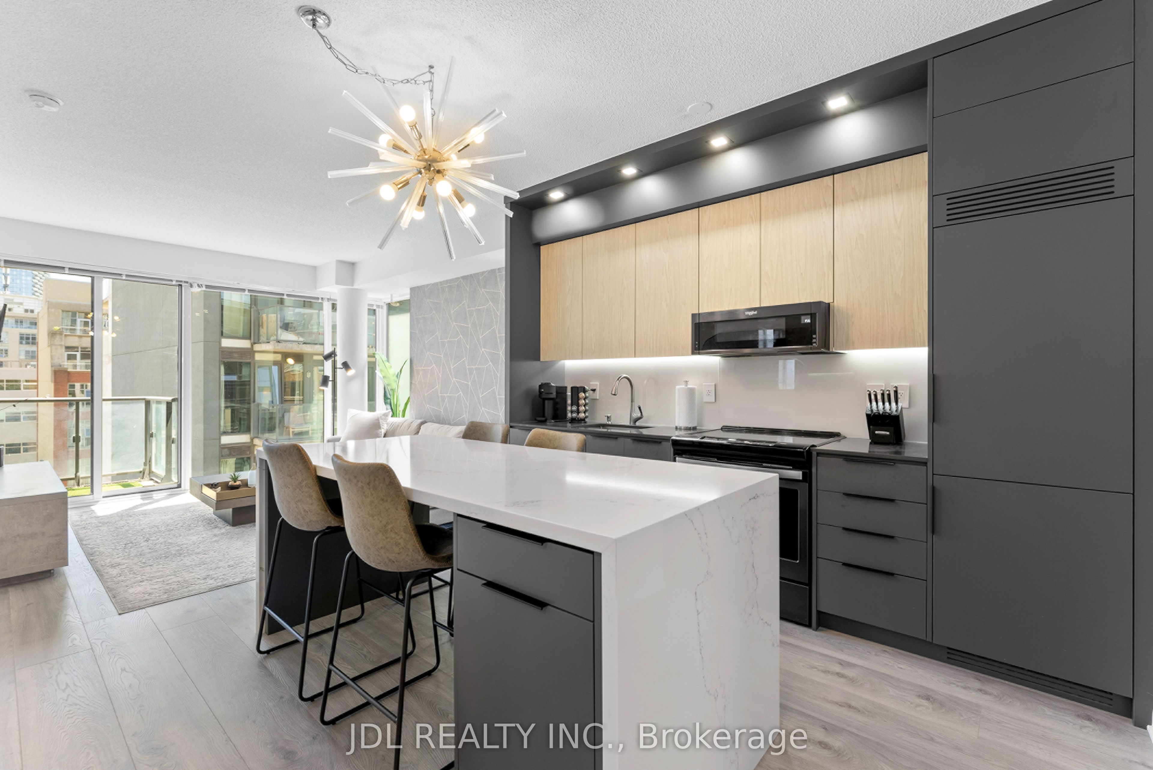 435 Richmond Street W 610, Toronto, ON M5V 0N3