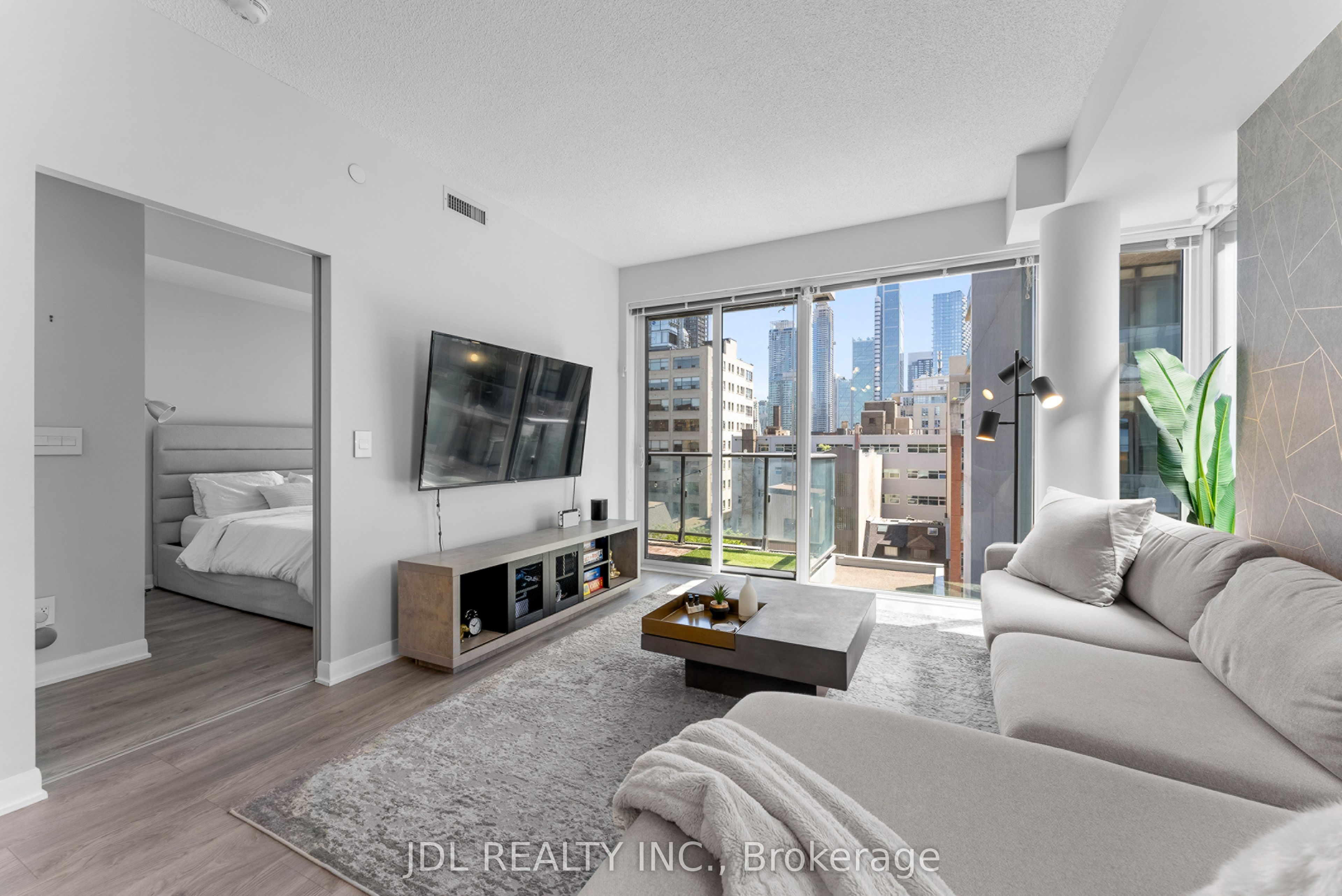 435 Richmond Street W 610, Toronto, ON M5V 0N3 photo 2