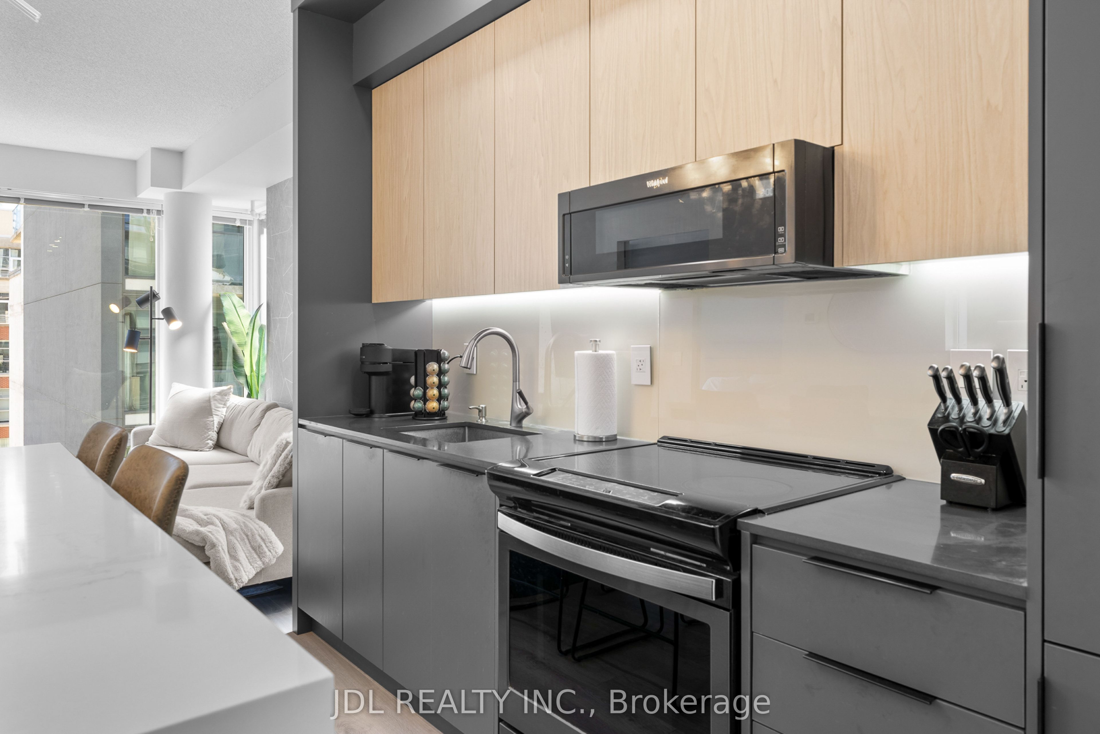 435 Richmond Street W 610, Toronto, ON M5V 0N3 photo 5