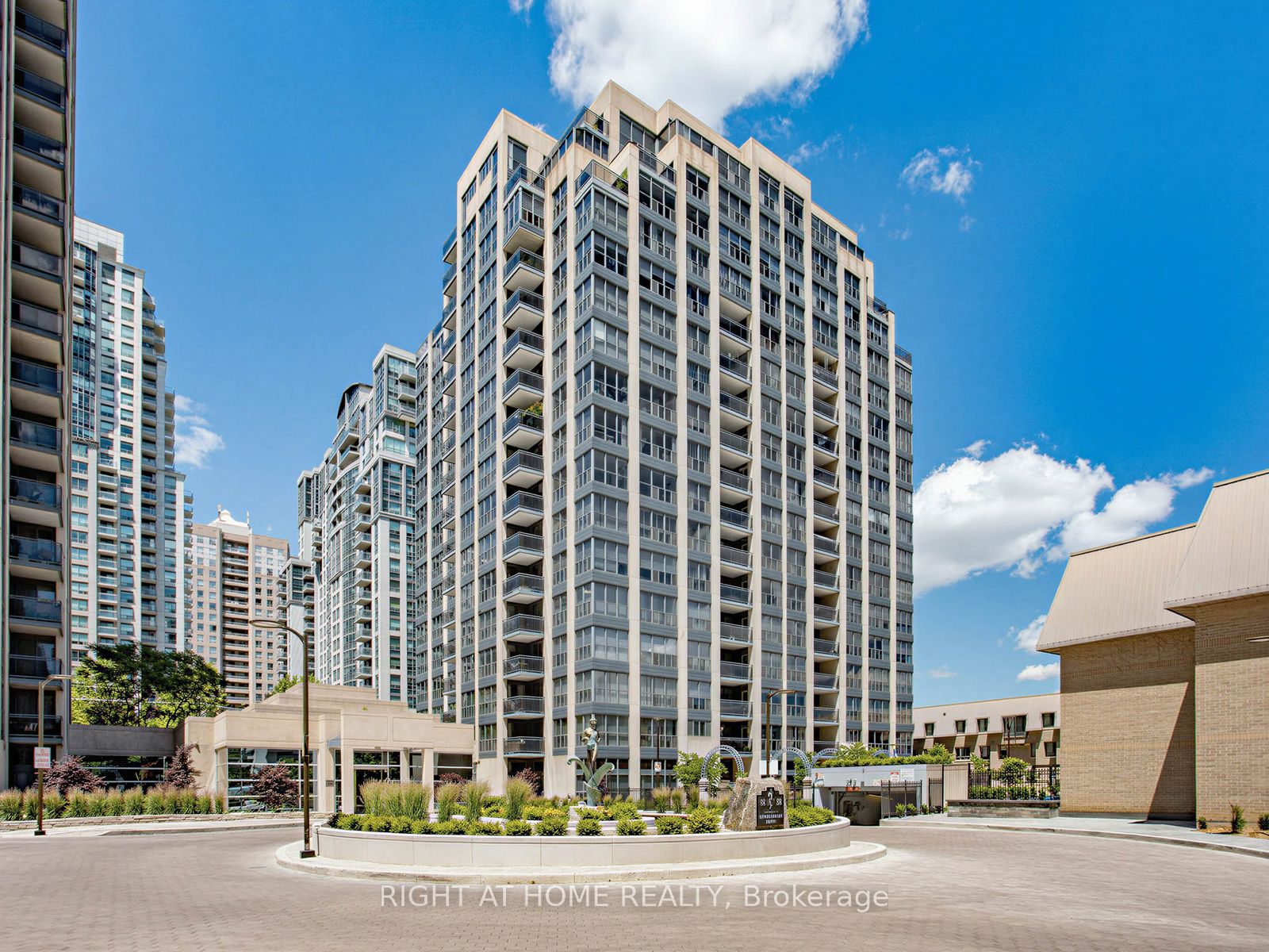 28 Hollywood Avenue 311, Toronto, ON M2N 6S4