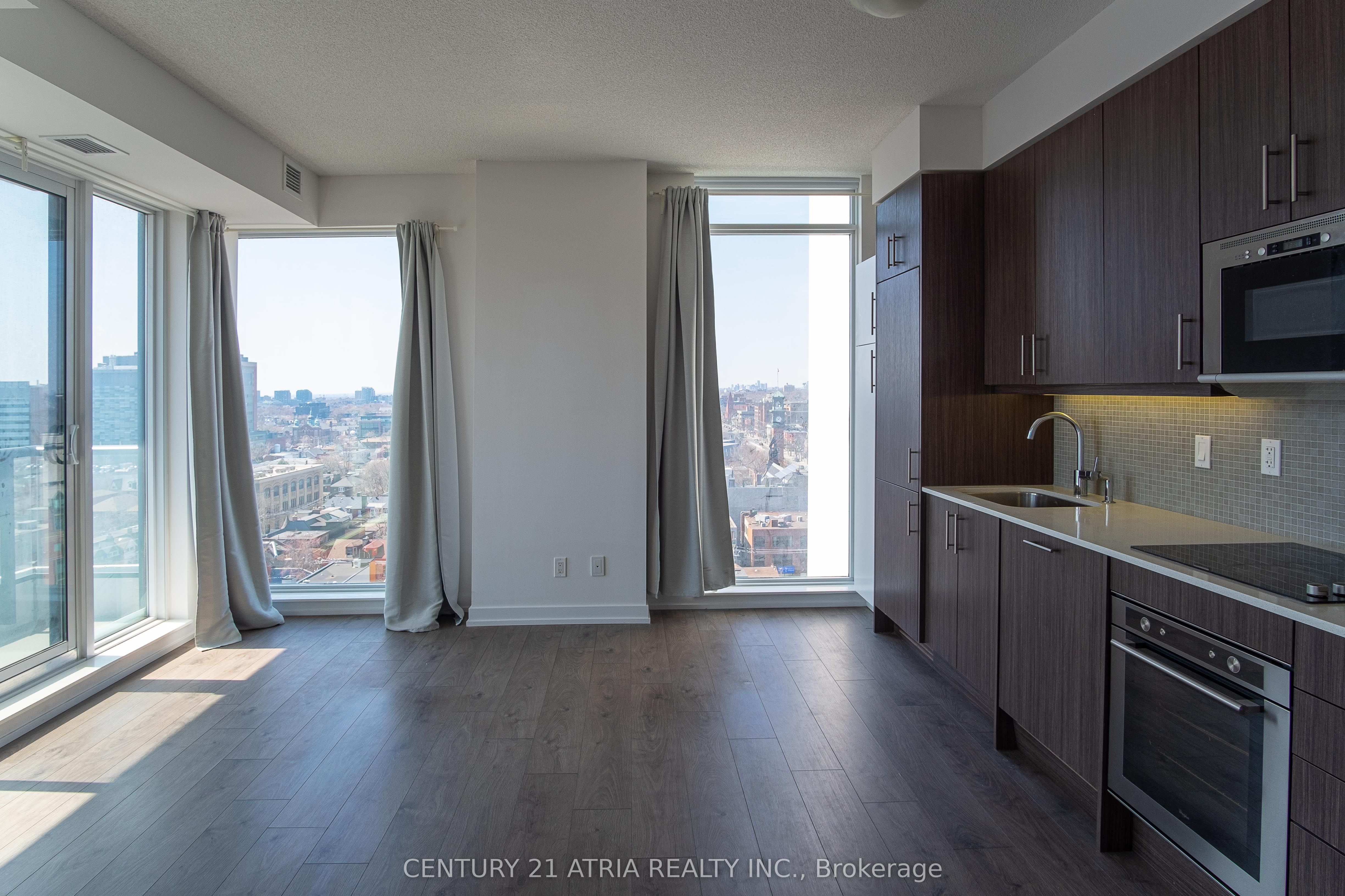297 College Street 1209, Toronto, ON M5T 1S2