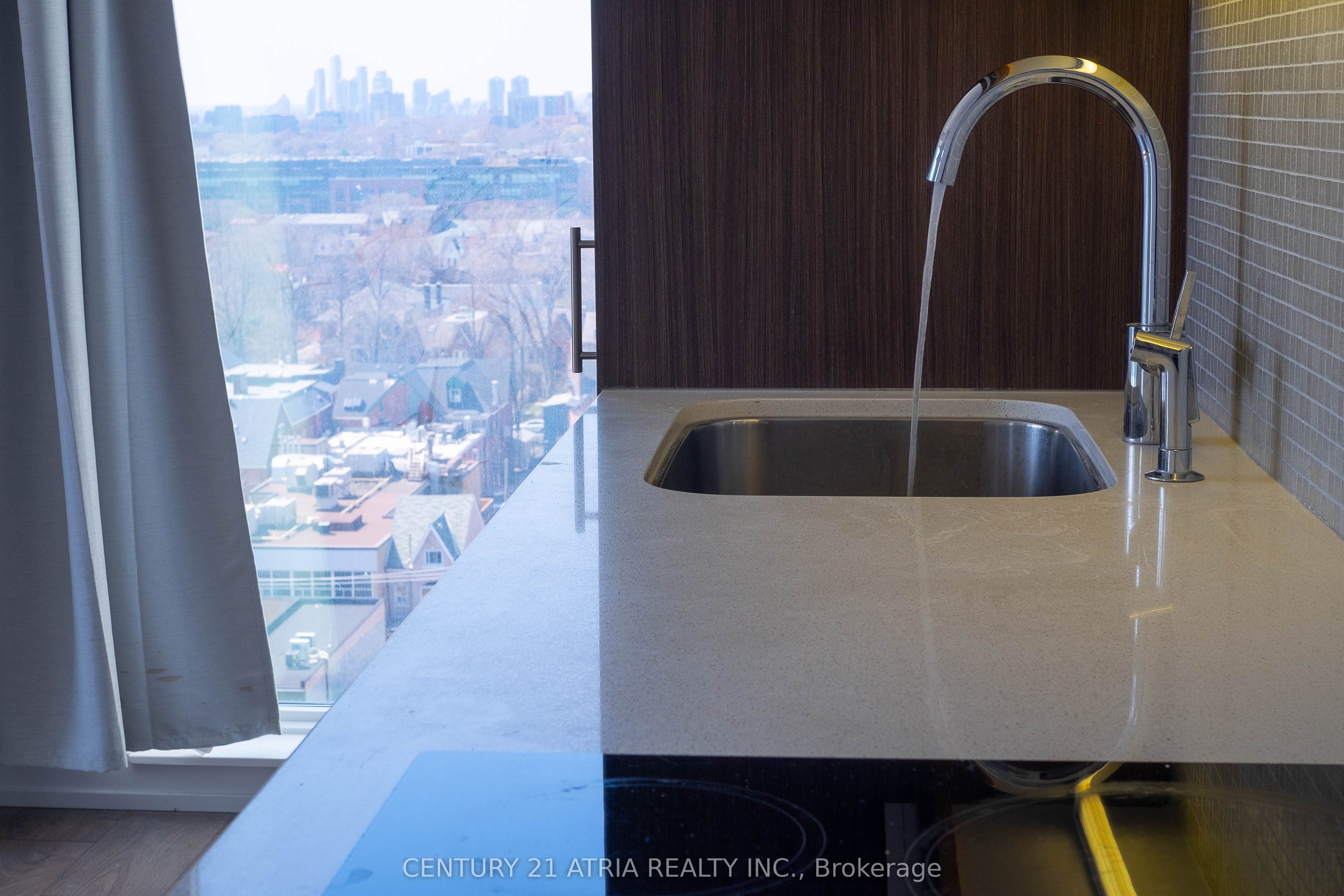 297 College Street 1209, Toronto, ON M5T 1S2 photo 3