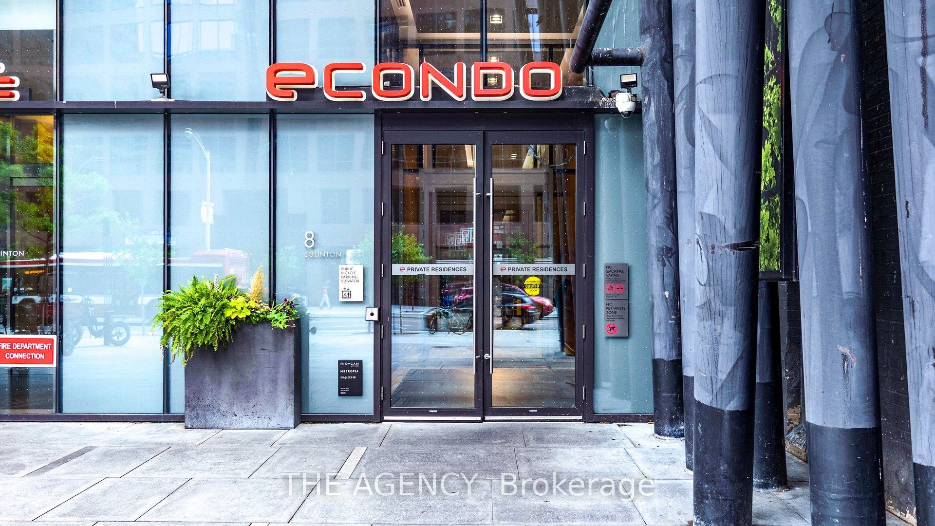 8 Eglinton Avenue E 3001, Toronto, ON M4P 0C1 photo 2