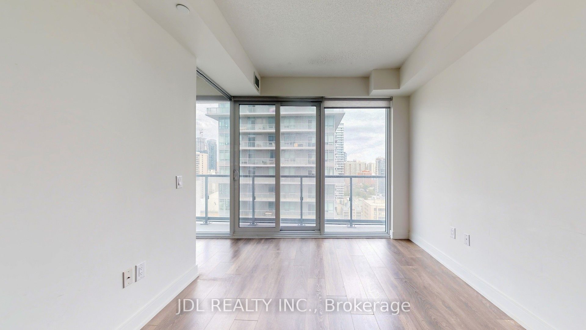89 Mcgill Street 2404, Toronto, ON M5B 0B1 photo 4
