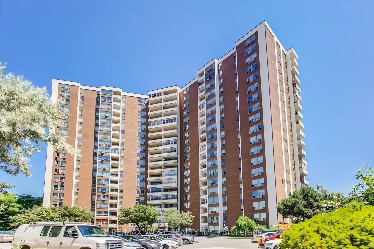 60 Pavane Linkway 805, Toronto, ON M3C 1A1