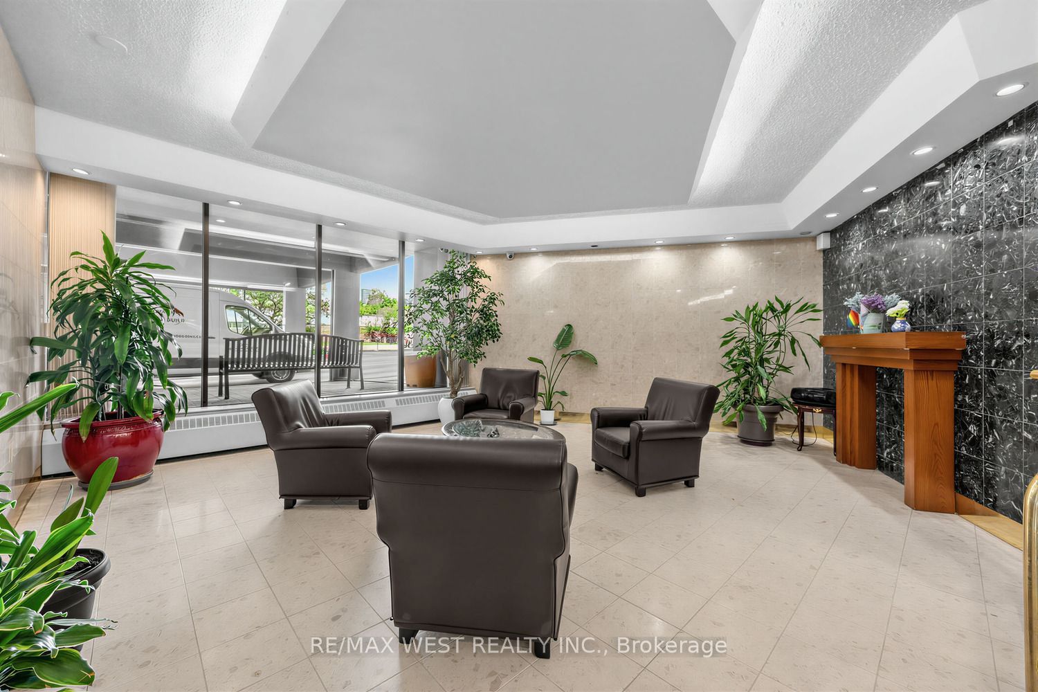 60 Pavane Linkway 805, Toronto, ON M3C 1A1 photo 2