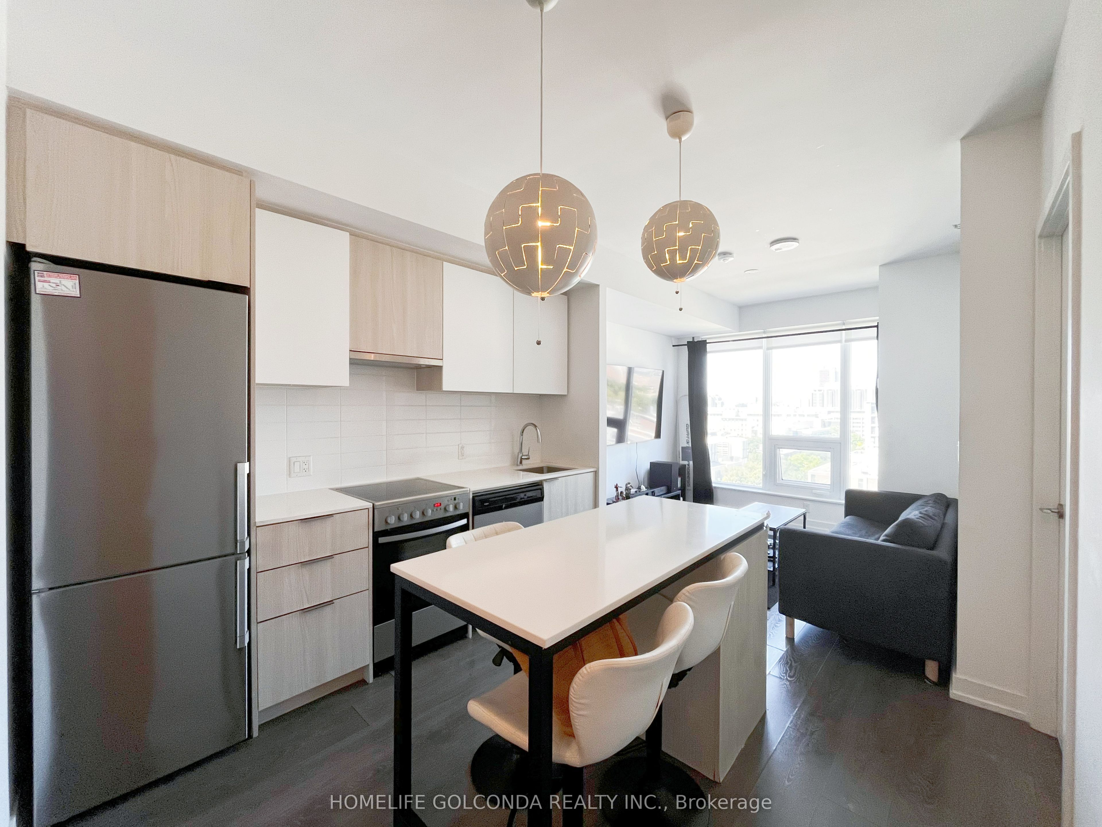 203 College Street 1205, Toronto, ON M5T 0C8