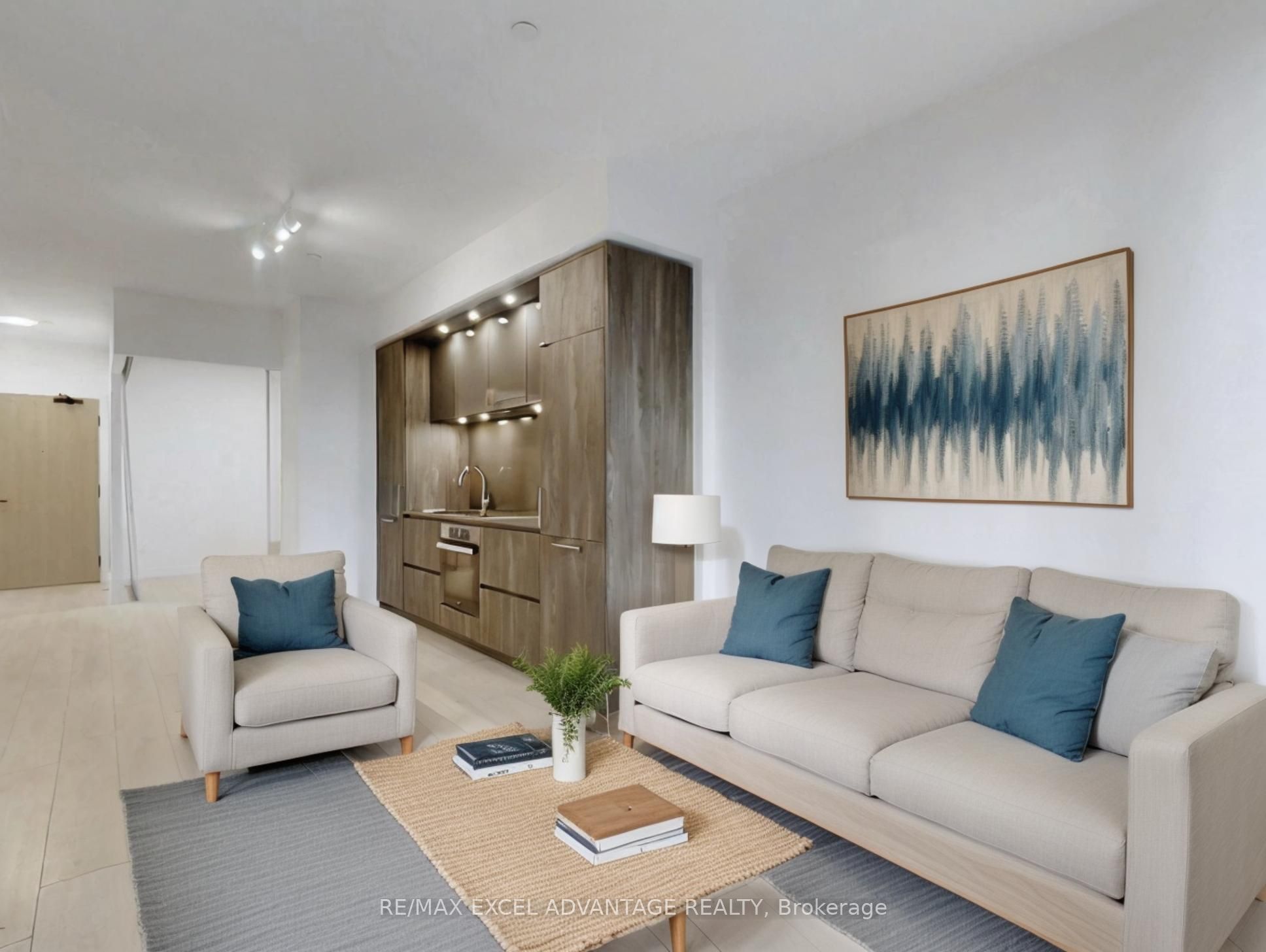 15 Mercer Street 817, Toronto, ON M5V 1H2