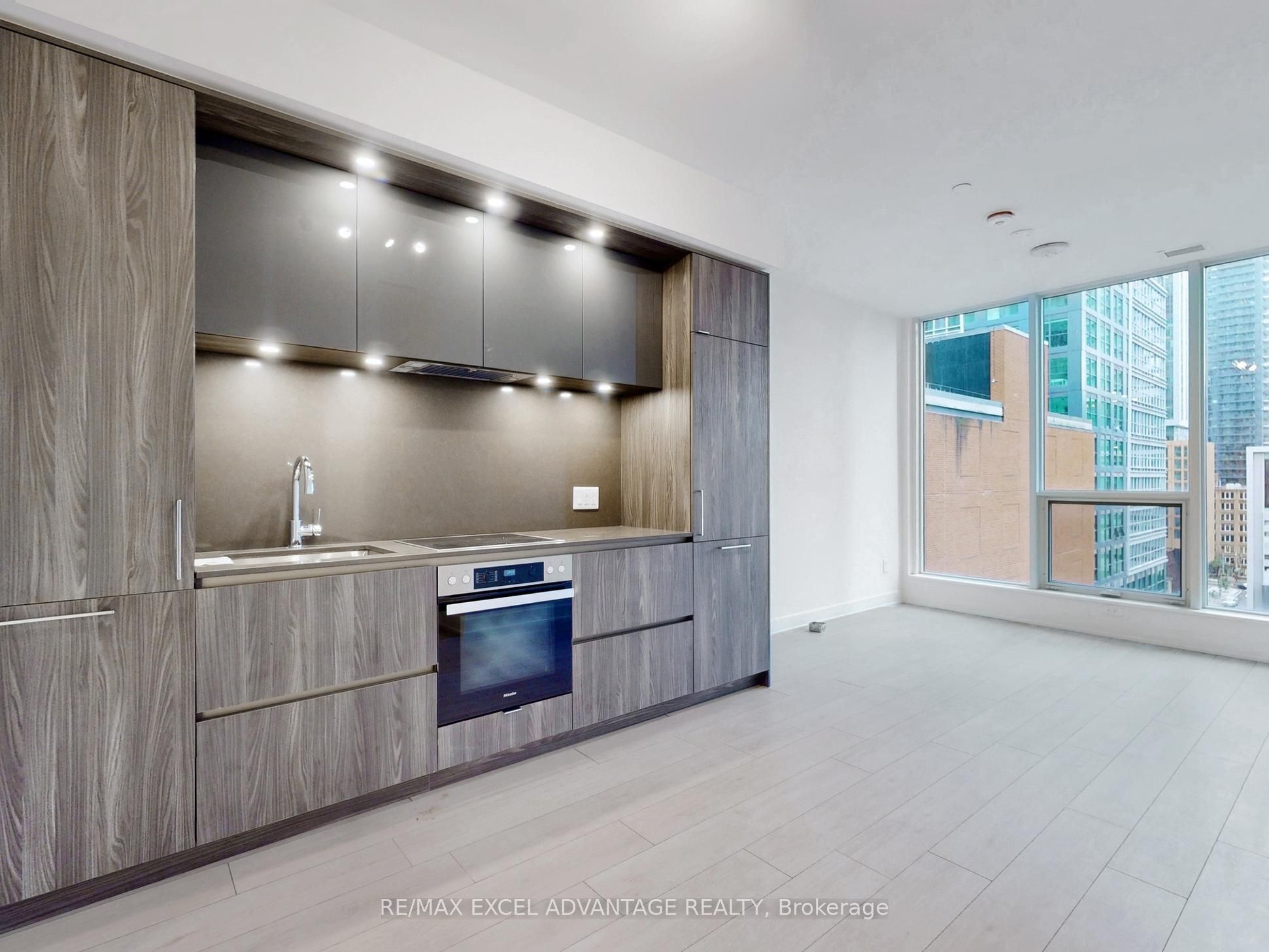 15 Mercer Street 817, Toronto, ON M5V 1H2 photo 4